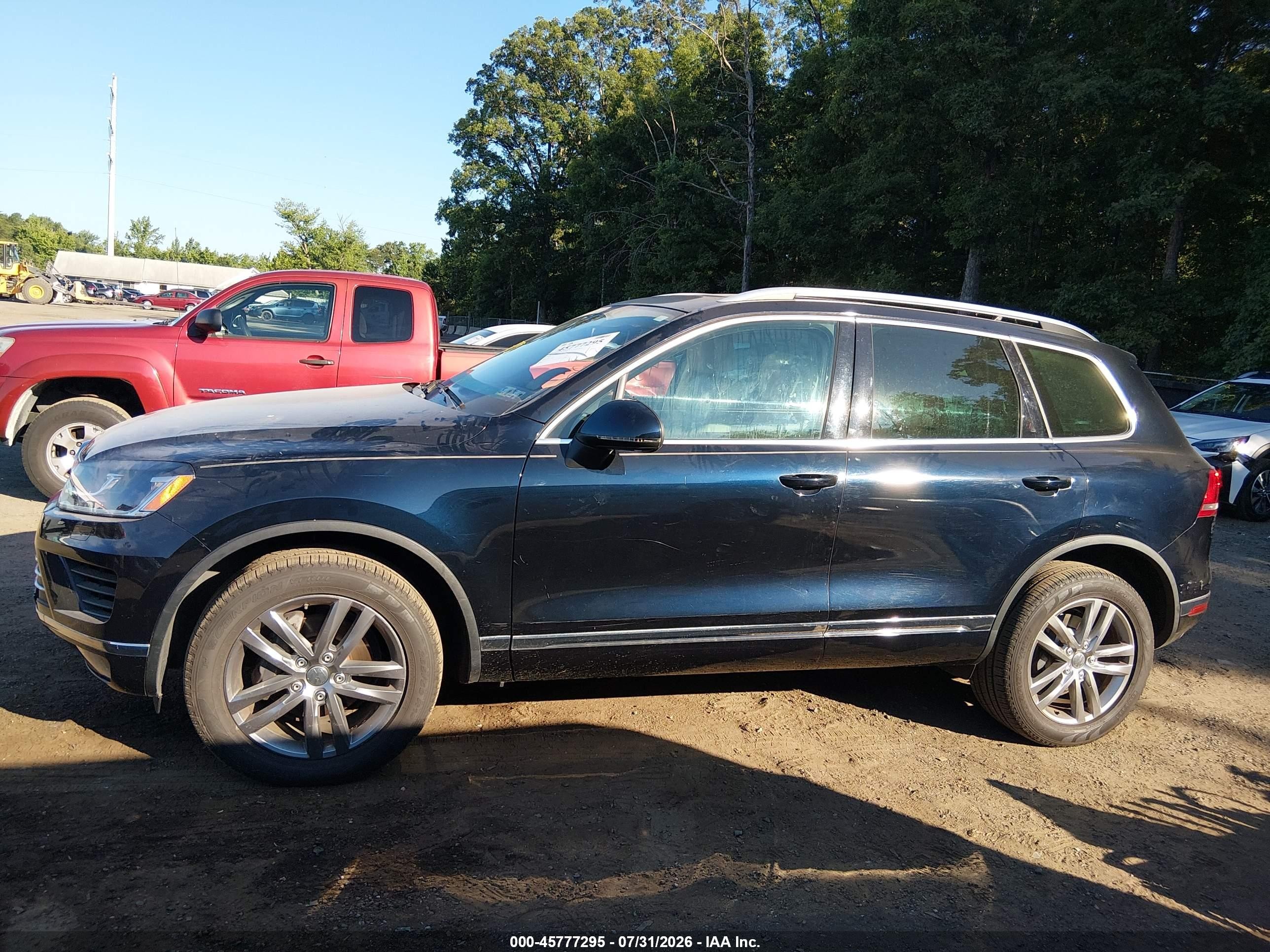 2015 Volkswagen Touareg V6 Lux Blue vin: WVGEF9BPXFD006811