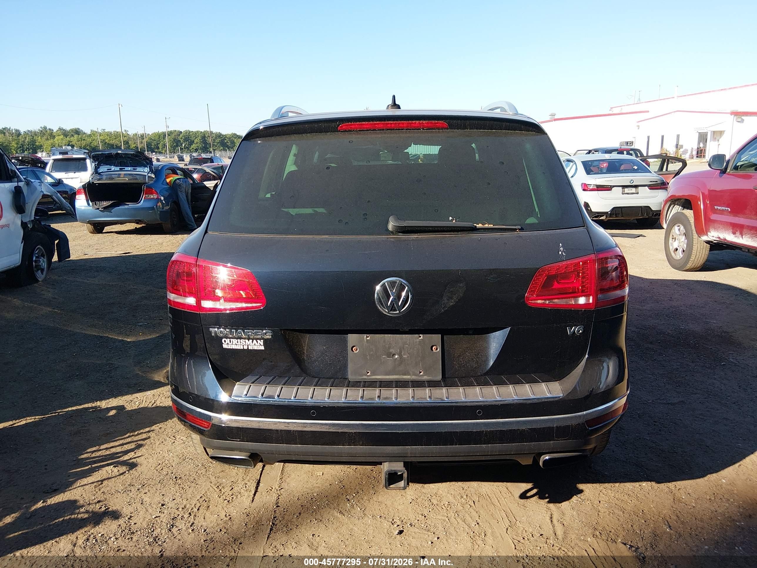 2015 Volkswagen Touareg V6 Lux Blue vin: WVGEF9BPXFD006811
