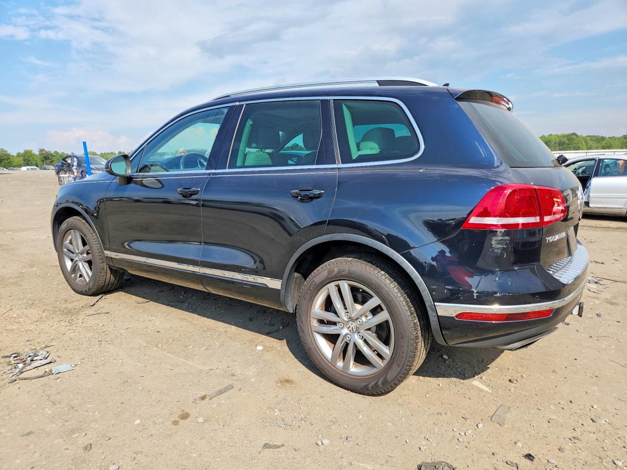 2015 Volkswagen Touareg V6 Blue vin: WVGEF9BPXFD006811