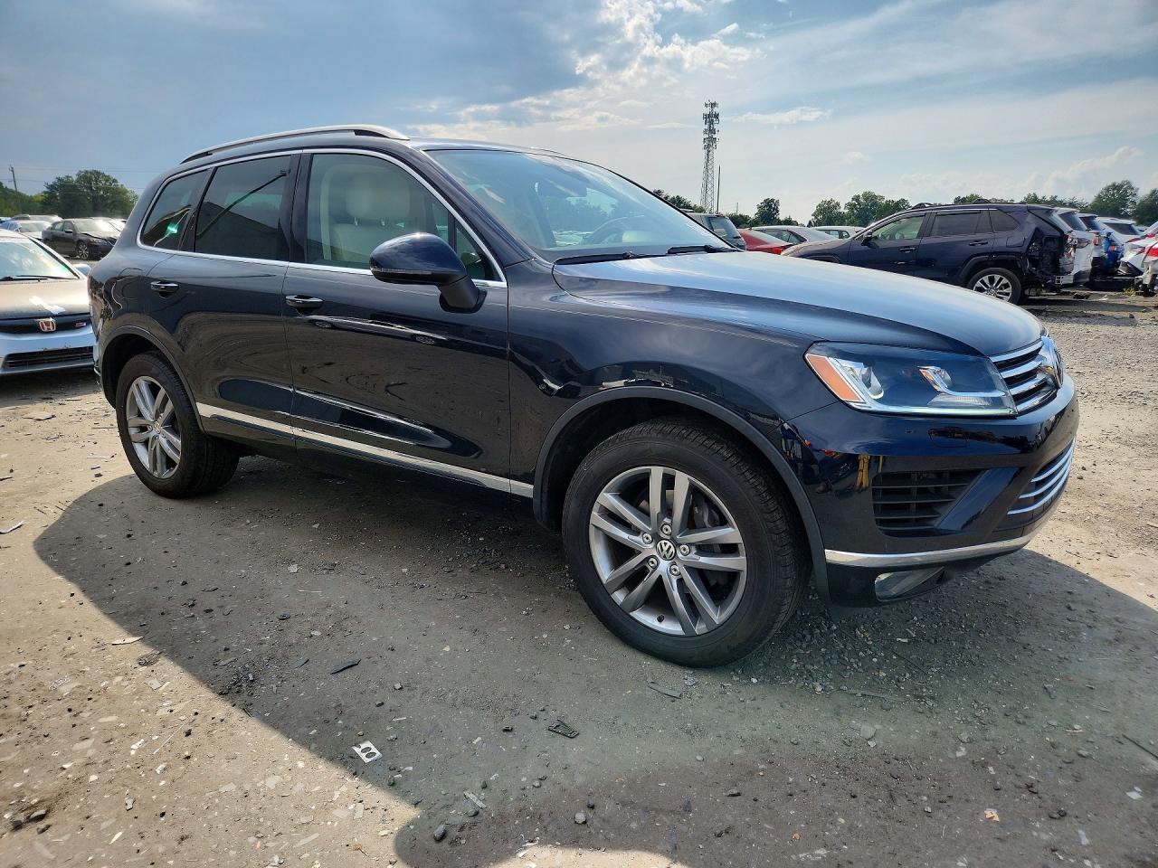 2015 Volkswagen Touareg V6 Blue vin: WVGEF9BPXFD006811
