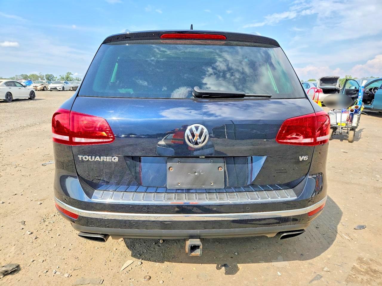 2015 Volkswagen Touareg V6 Blue vin: WVGEF9BPXFD006811
