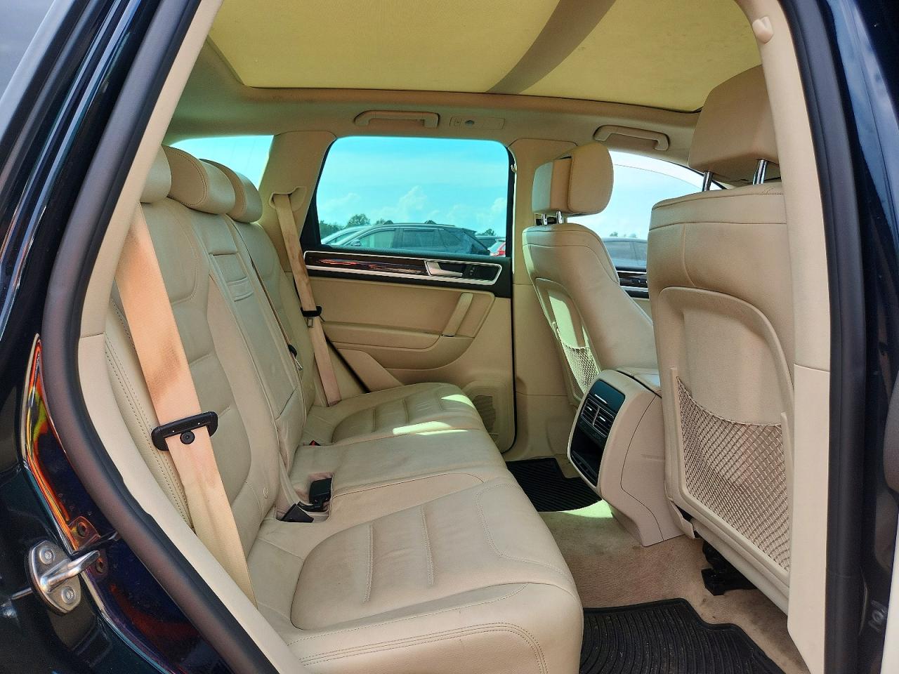 2015 Volkswagen Touareg V6 Blue vin: WVGEF9BPXFD006811