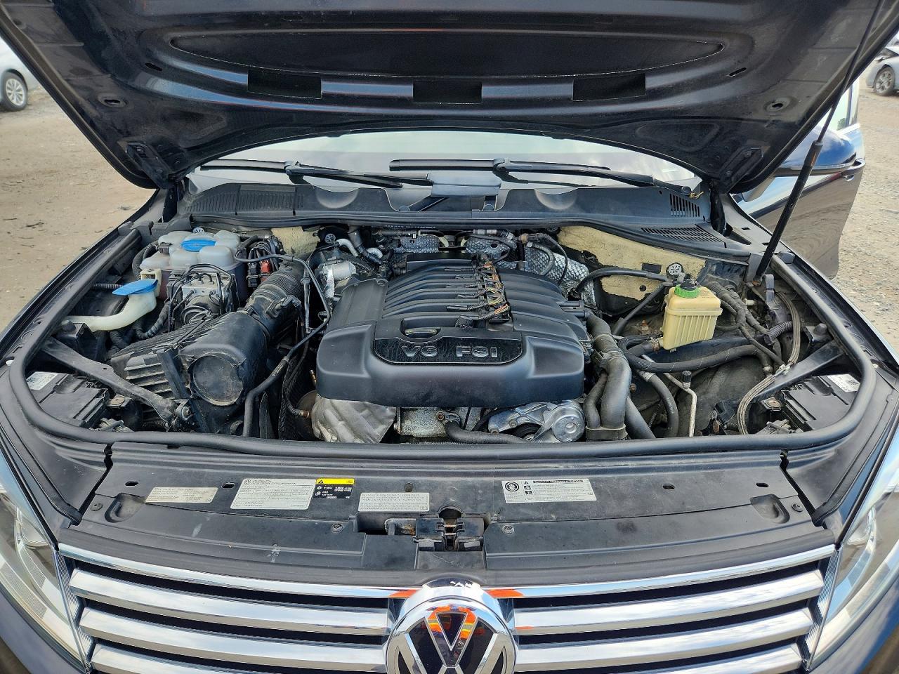2015 Volkswagen Touareg V6 Blue vin: WVGEF9BPXFD006811