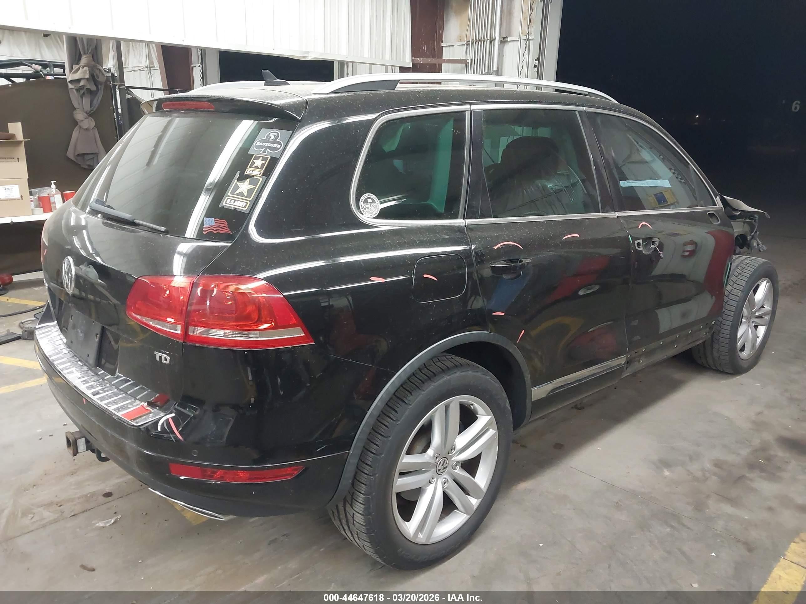2012 Volkswagen Touareg Tdi Executive Beige vin: WVGEK9BP2CD012240
