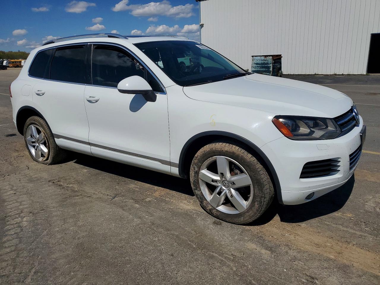 2012 Volkswagen Touareg V6 Tdi White vin: WVGEK9BP3CD012084