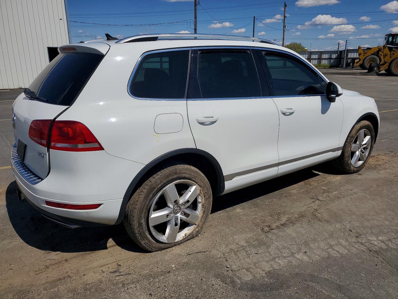 2012 Volkswagen Touareg V6 Tdi White vin: WVGEK9BP3CD012084