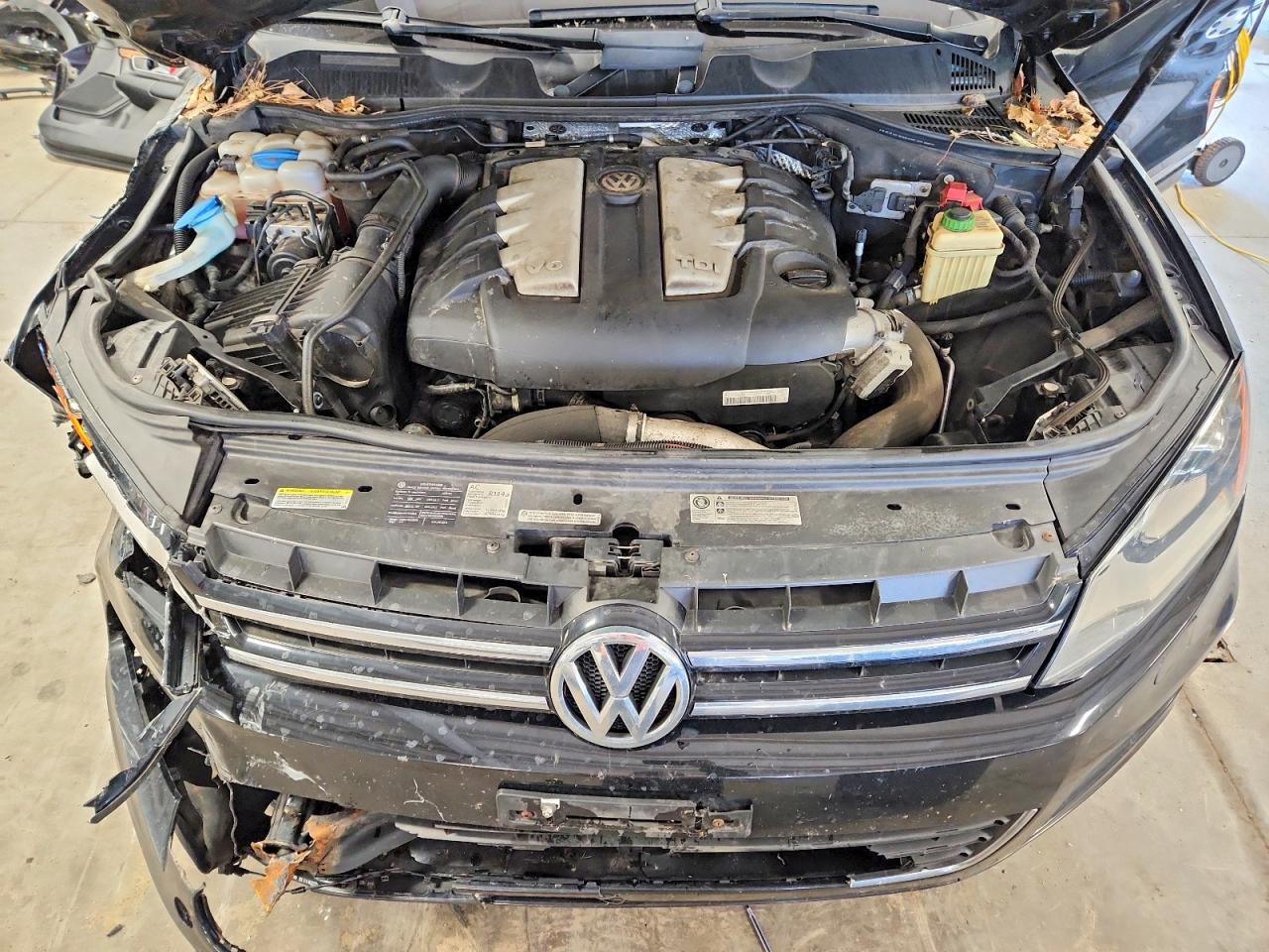 2012 Volkswagen Touareg V6 Tdi Black vin: WVGEK9BPXCD010395