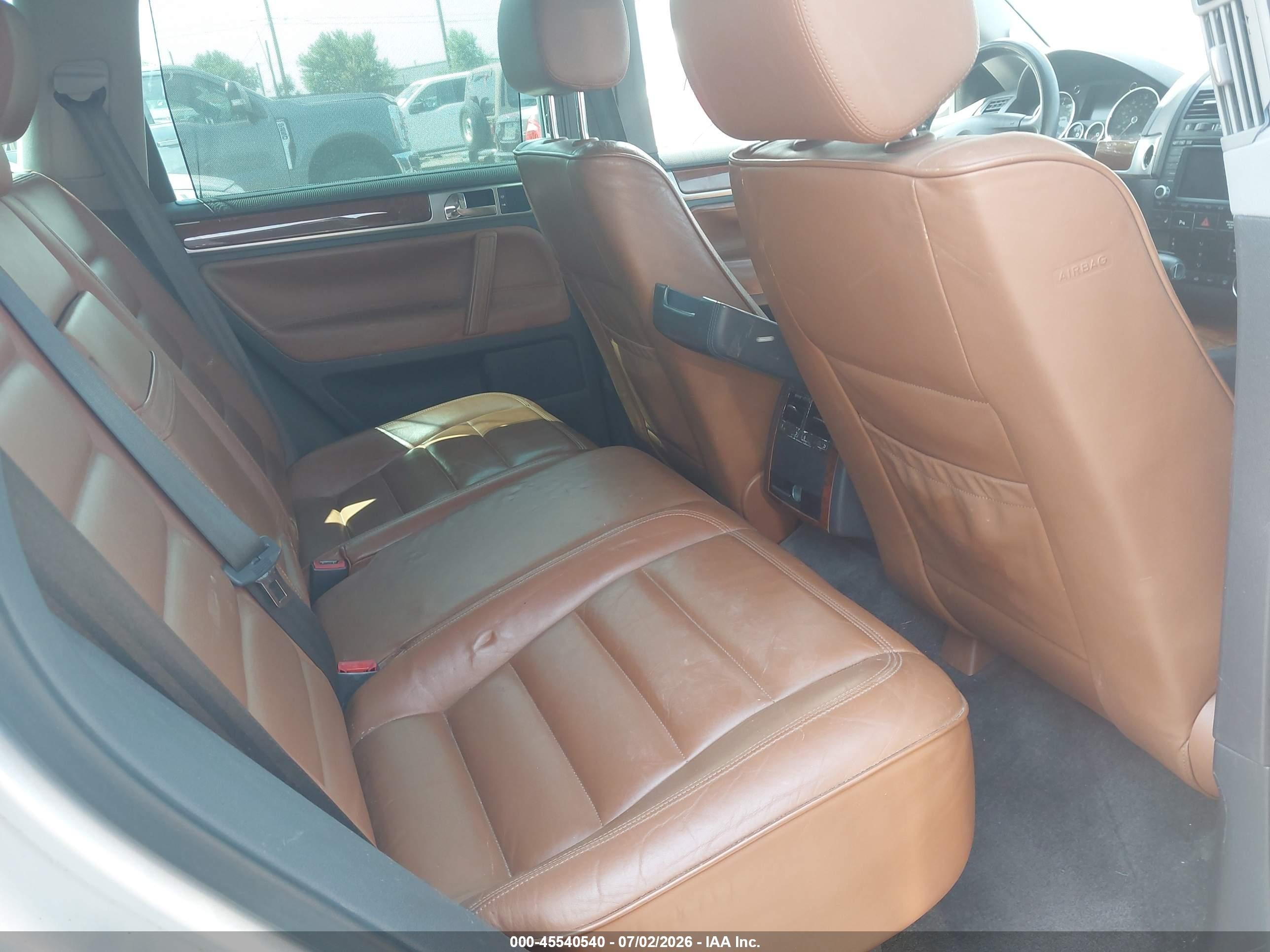 2004 Volkswagen Touareg V8 Silver vin: WVGEM77L54D047876