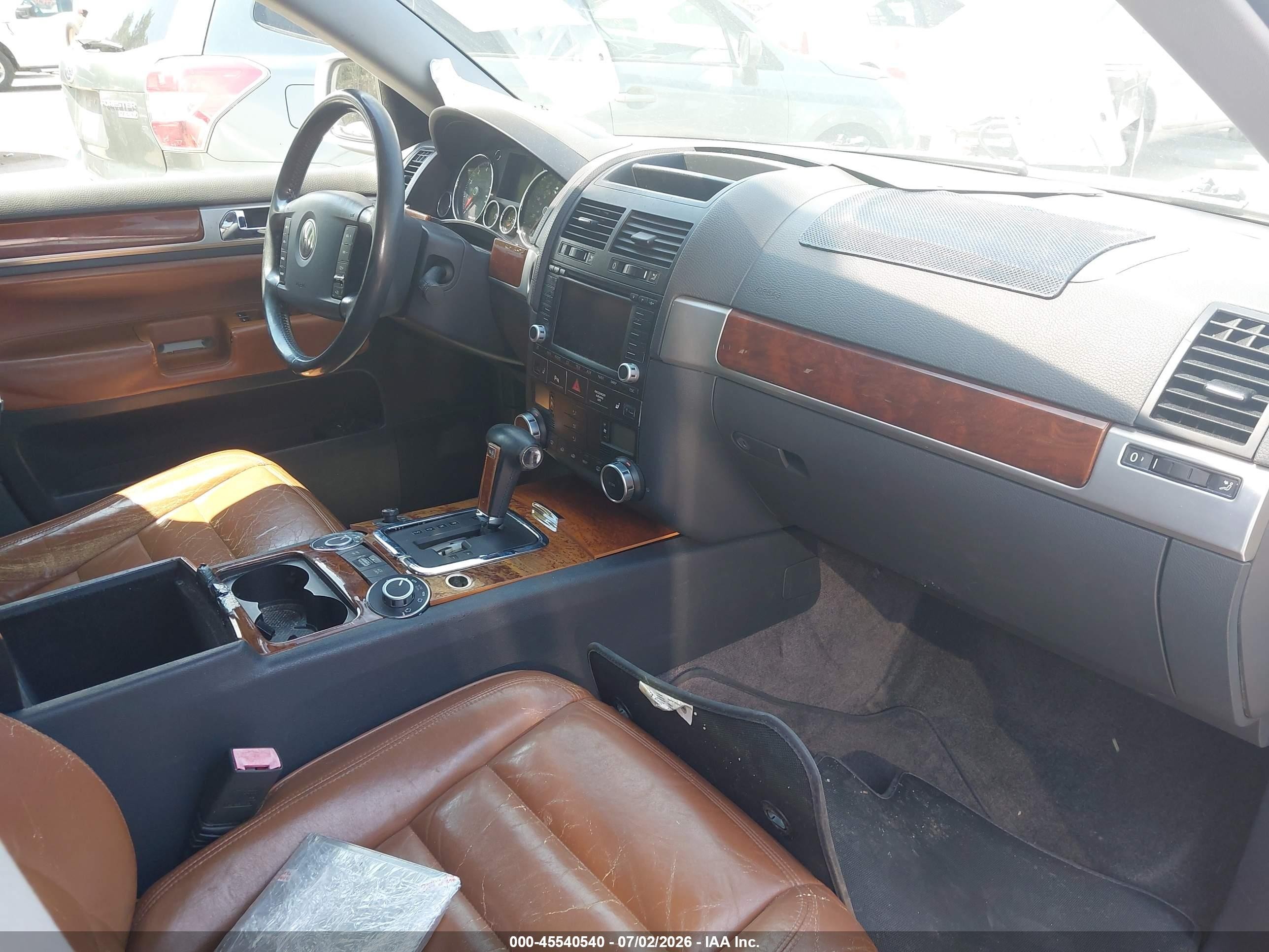 2004 Volkswagen Touareg V8 Silver vin: WVGEM77L54D047876