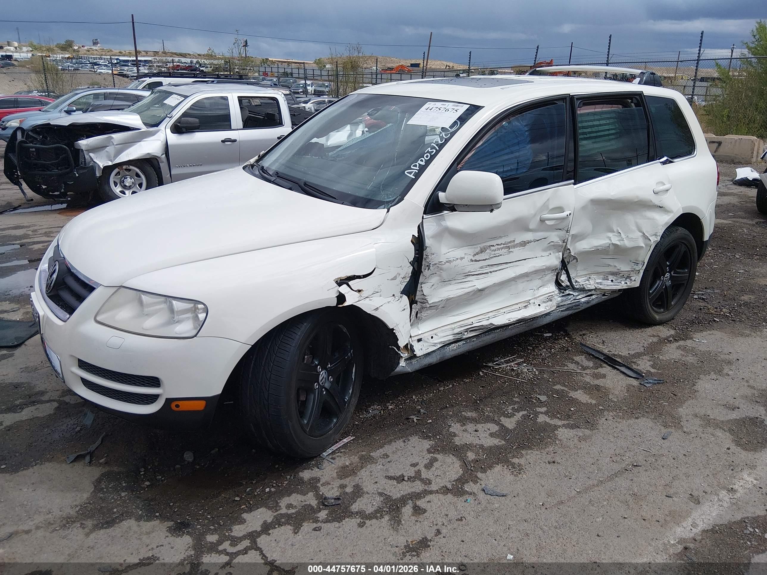 2004 Volkswagen Touareg V8 Белый vin: WVGEM77L94D043944