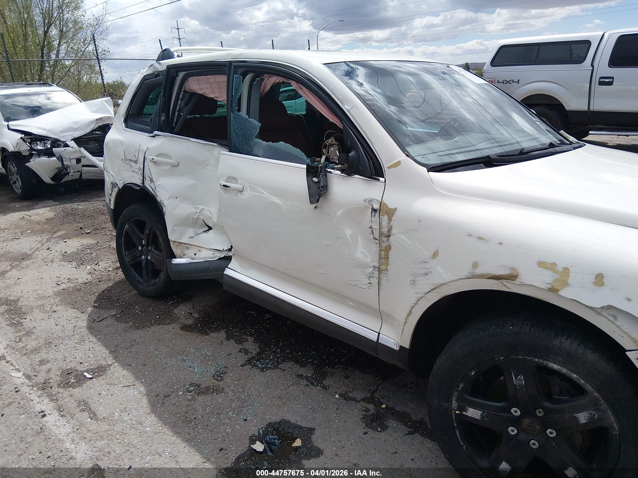 2004 Volkswagen Touareg V8 Белый vin: WVGEM77L94D043944