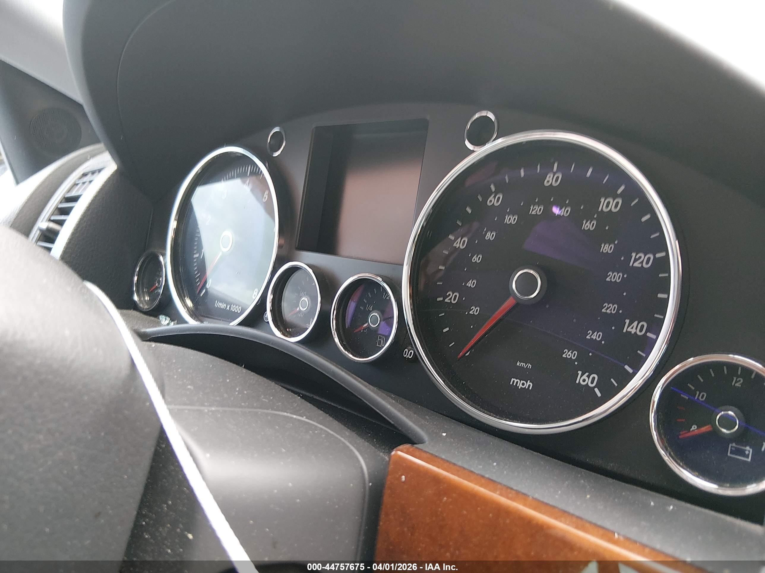 2004 Volkswagen Touareg V8 Белый vin: WVGEM77L94D043944