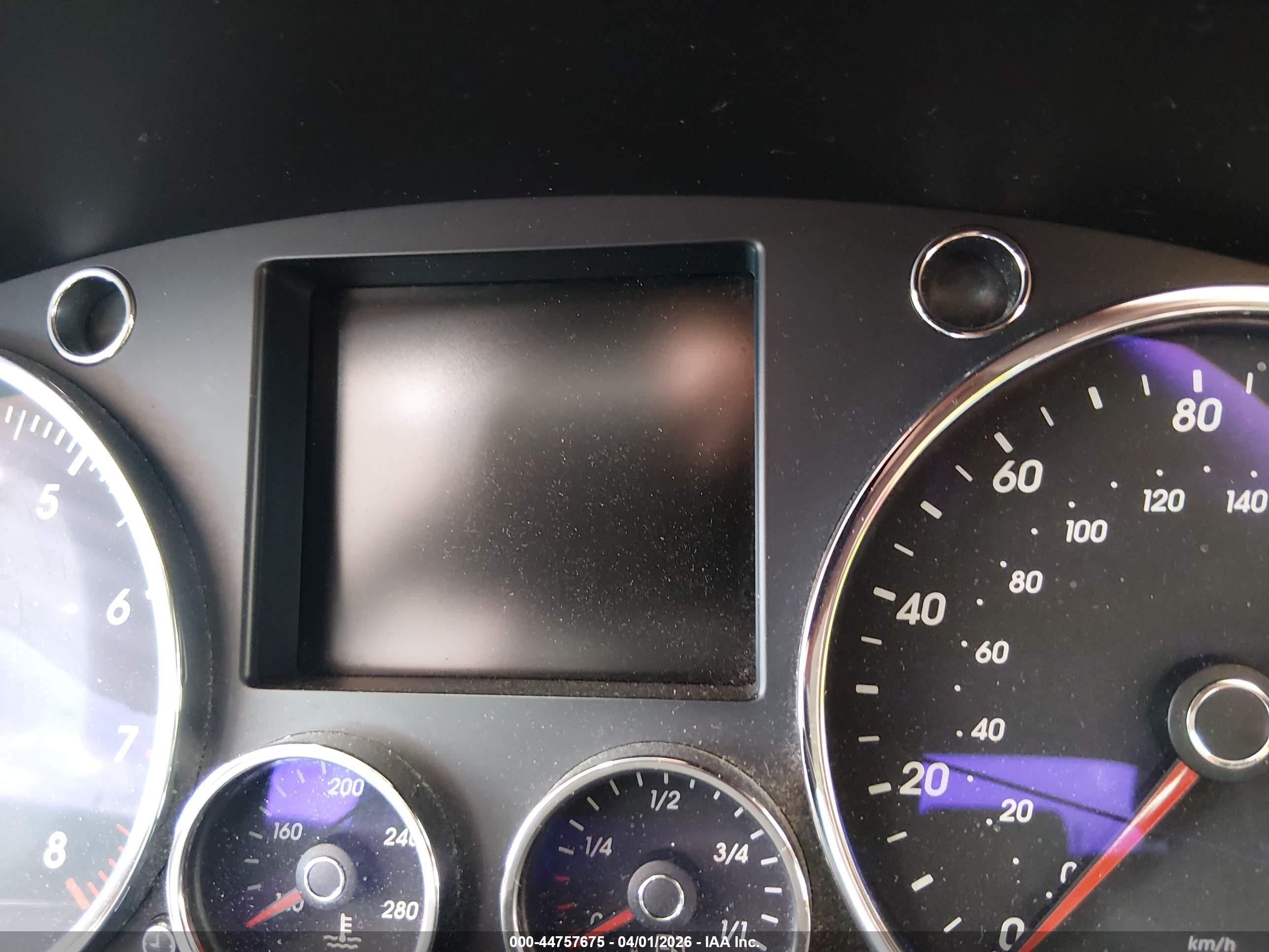 2004 Volkswagen Touareg V8 Белый vin: WVGEM77L94D043944