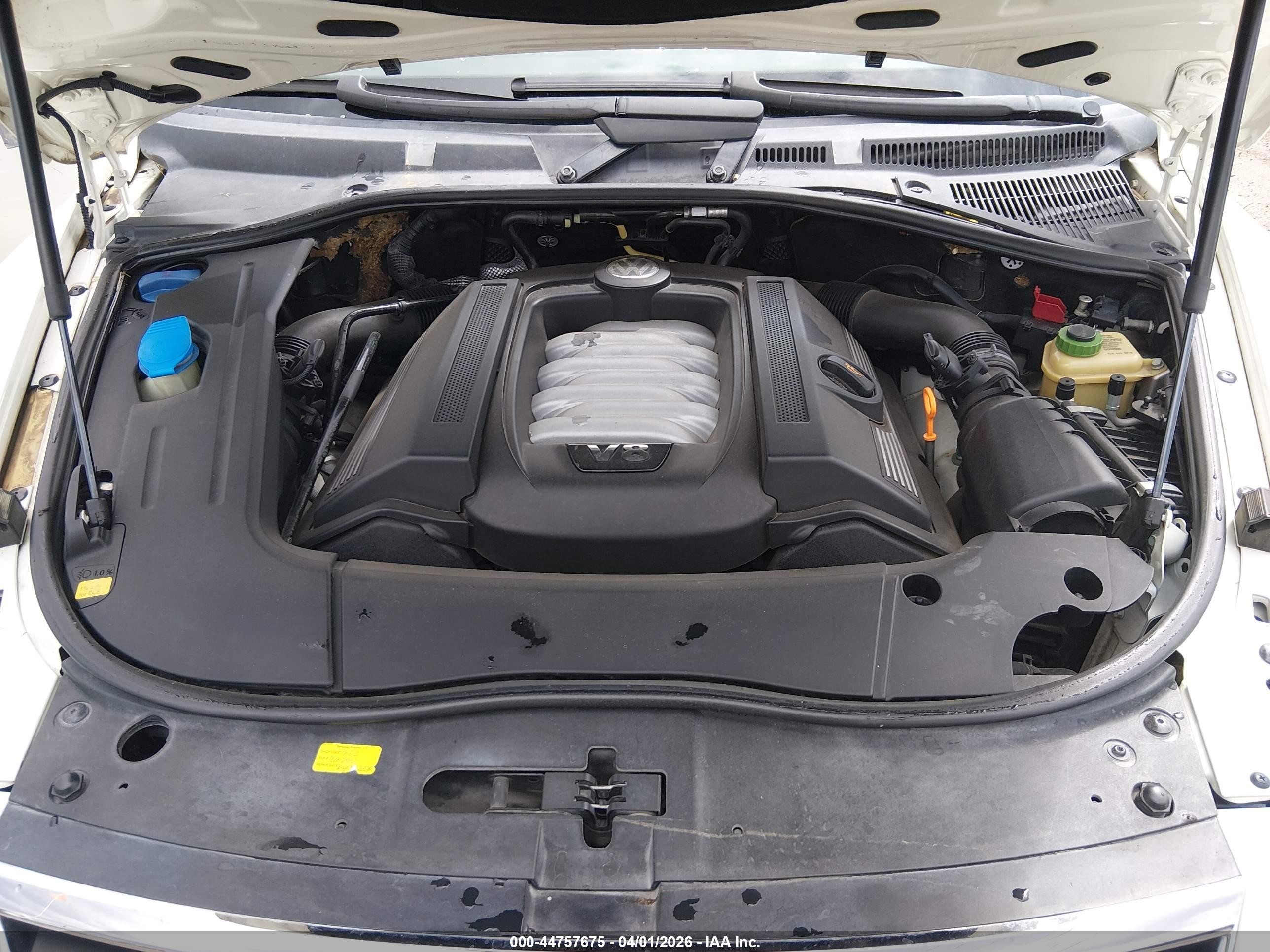 2004 Volkswagen Touareg V8 Белый vin: WVGEM77L94D043944