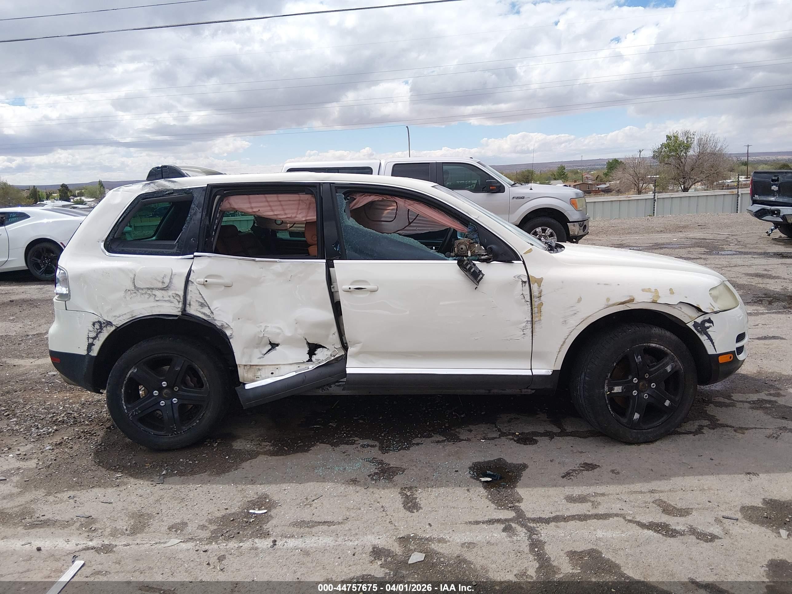 2004 Volkswagen Touareg V8 Белый vin: WVGEM77L94D043944
