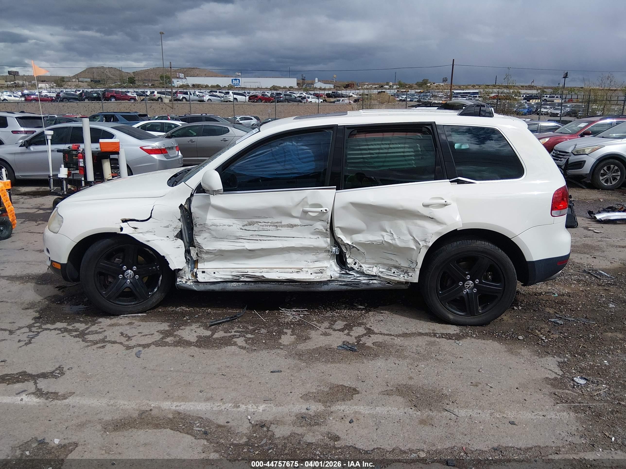 2004 Volkswagen Touareg V8 Белый vin: WVGEM77L94D043944