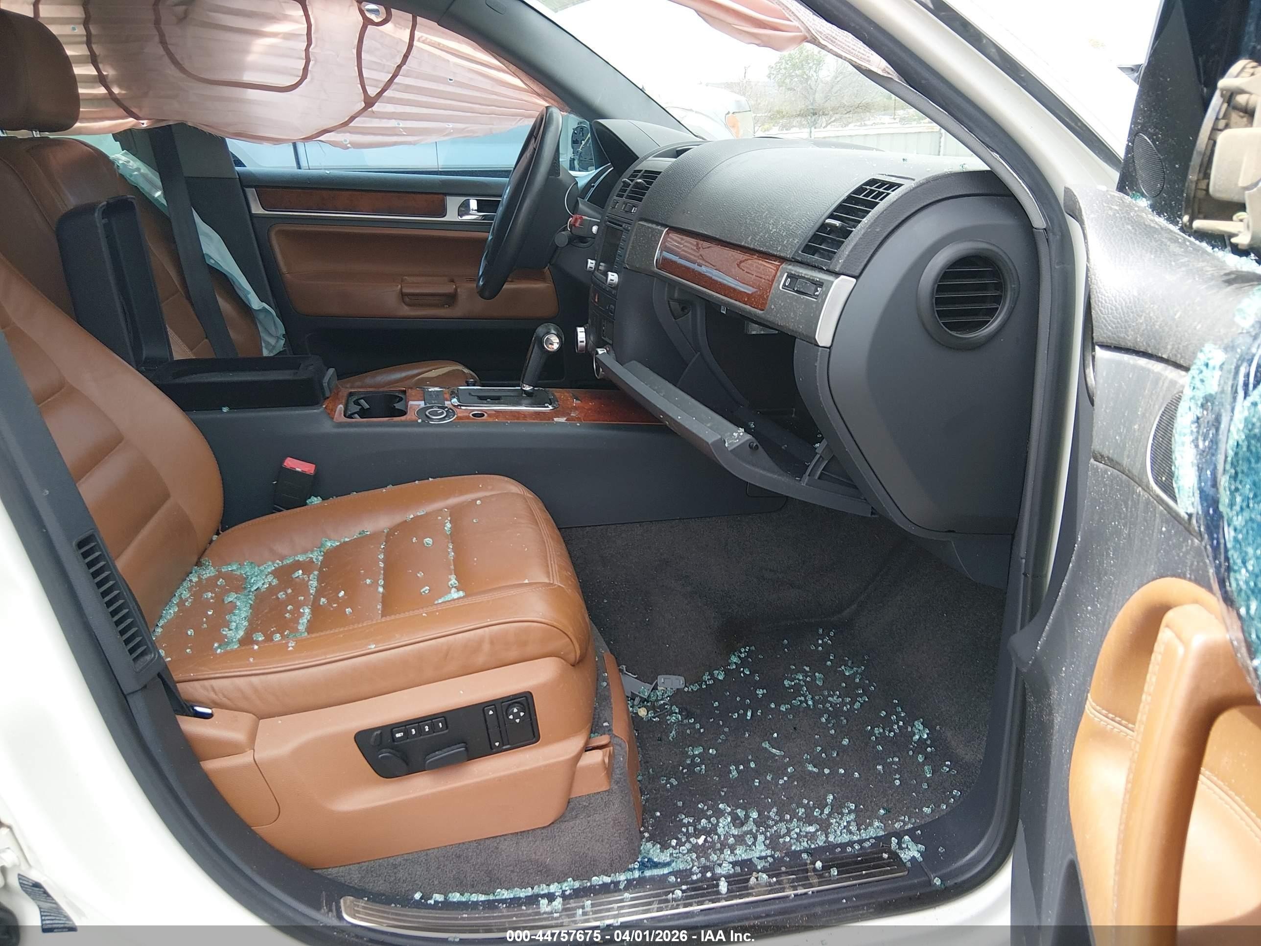 2004 Volkswagen Touareg V8 Белый vin: WVGEM77L94D043944