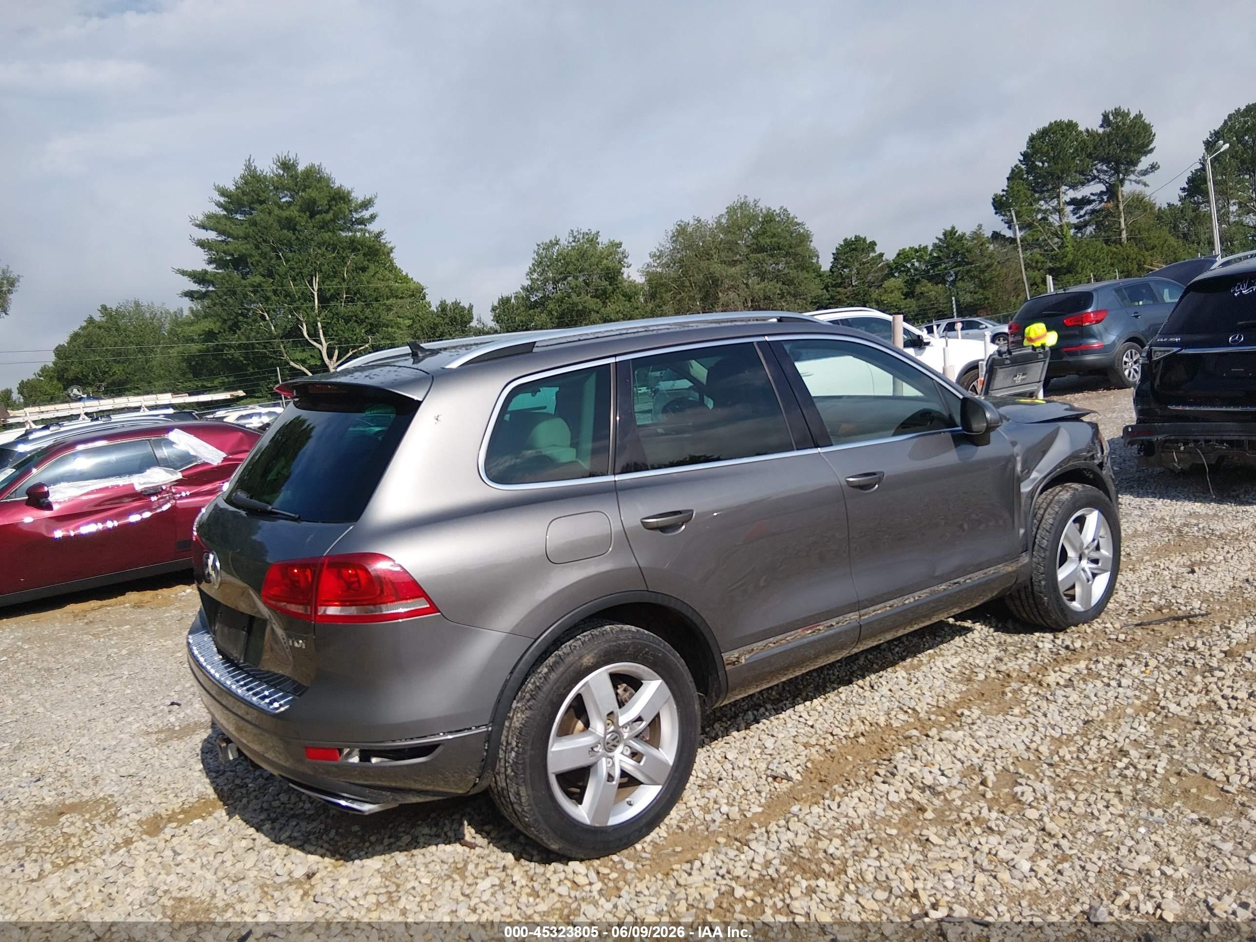 2013 Volkswagen Touareg Tdi Lux Gray vin: WVGEP9BP0DD006651