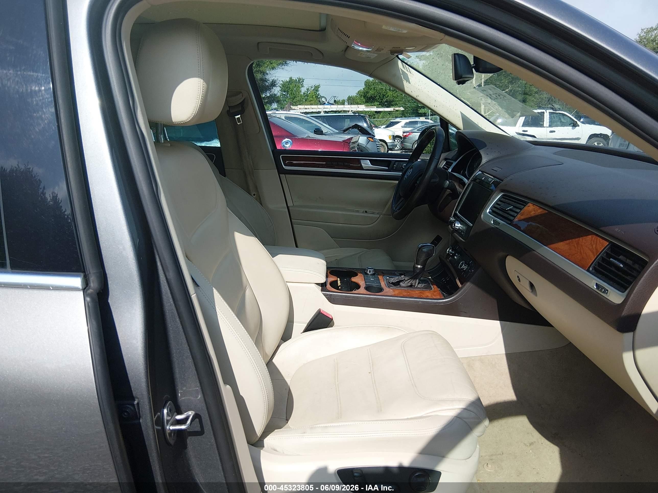 2013 Volkswagen Touareg Tdi Lux Gray vin: WVGEP9BP0DD006651
