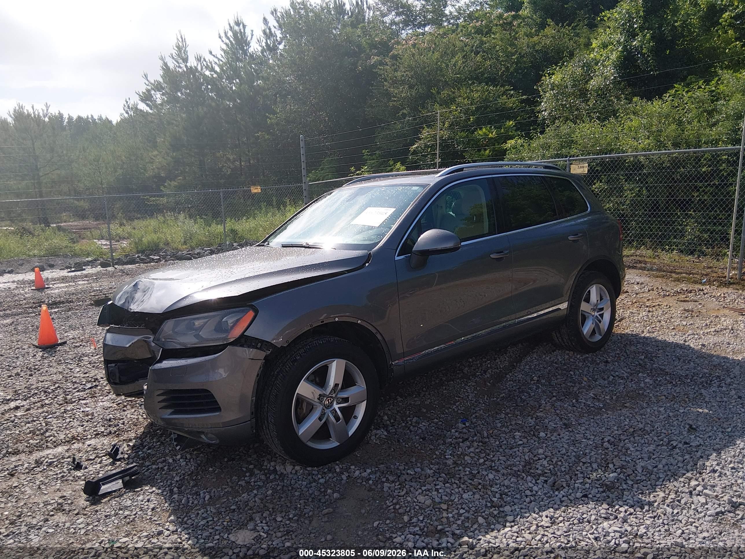 2013 Volkswagen Touareg Tdi Lux Gray vin: WVGEP9BP0DD006651
