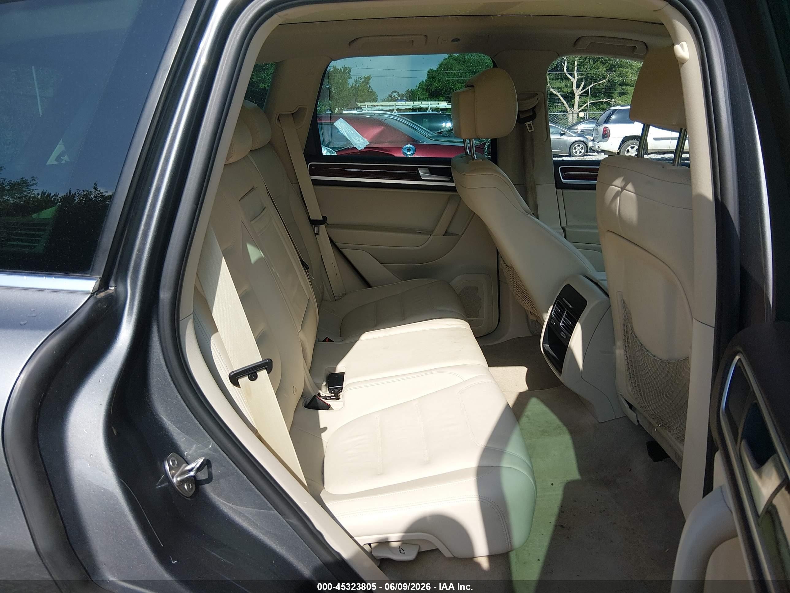 2013 Volkswagen Touareg Tdi Lux Gray vin: WVGEP9BP0DD006651