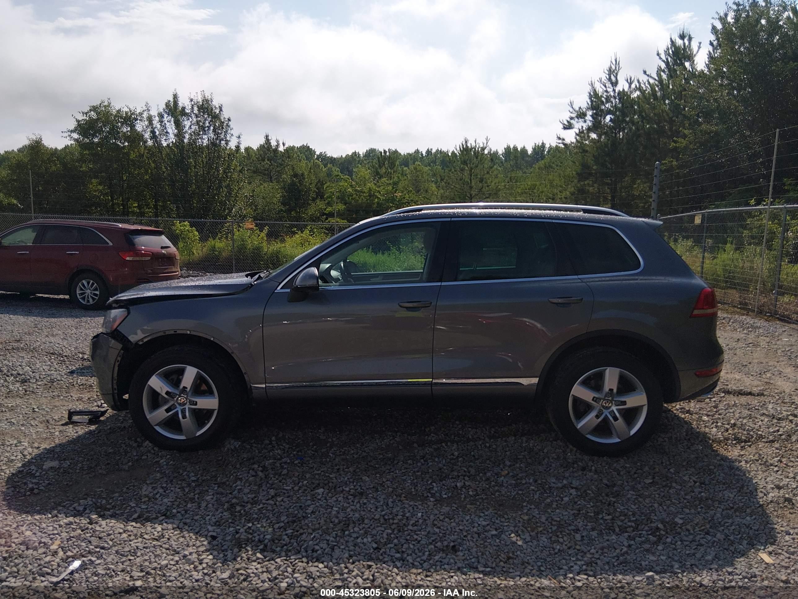 2013 Volkswagen Touareg Tdi Lux Gray vin: WVGEP9BP0DD006651