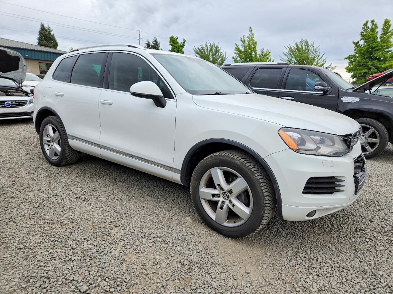 2013 Volkswagen Touareg V6 Tdi White vin: WVGEP9BP0DD012188