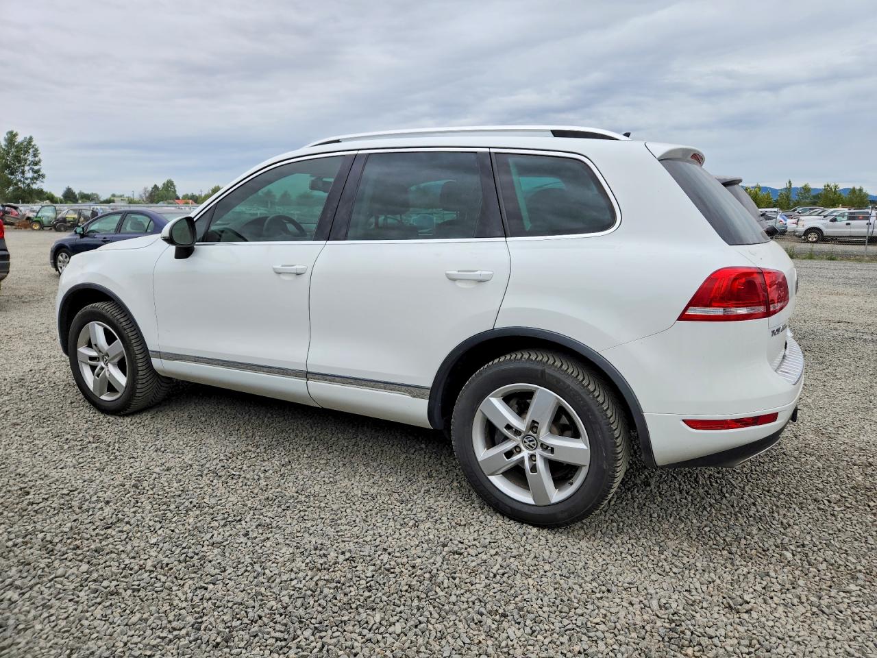 2013 Volkswagen Touareg V6 Tdi White vin: WVGEP9BP0DD012188