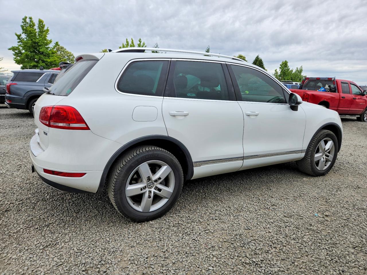 2013 Volkswagen Touareg V6 Tdi White vin: WVGEP9BP0DD012188