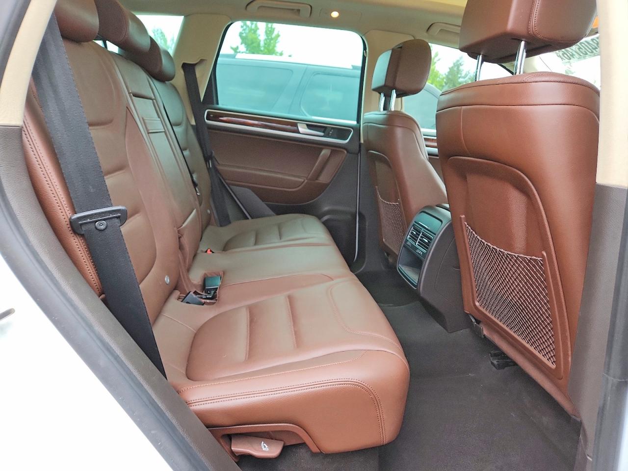 2013 Volkswagen Touareg V6 Tdi White vin: WVGEP9BP0DD012188