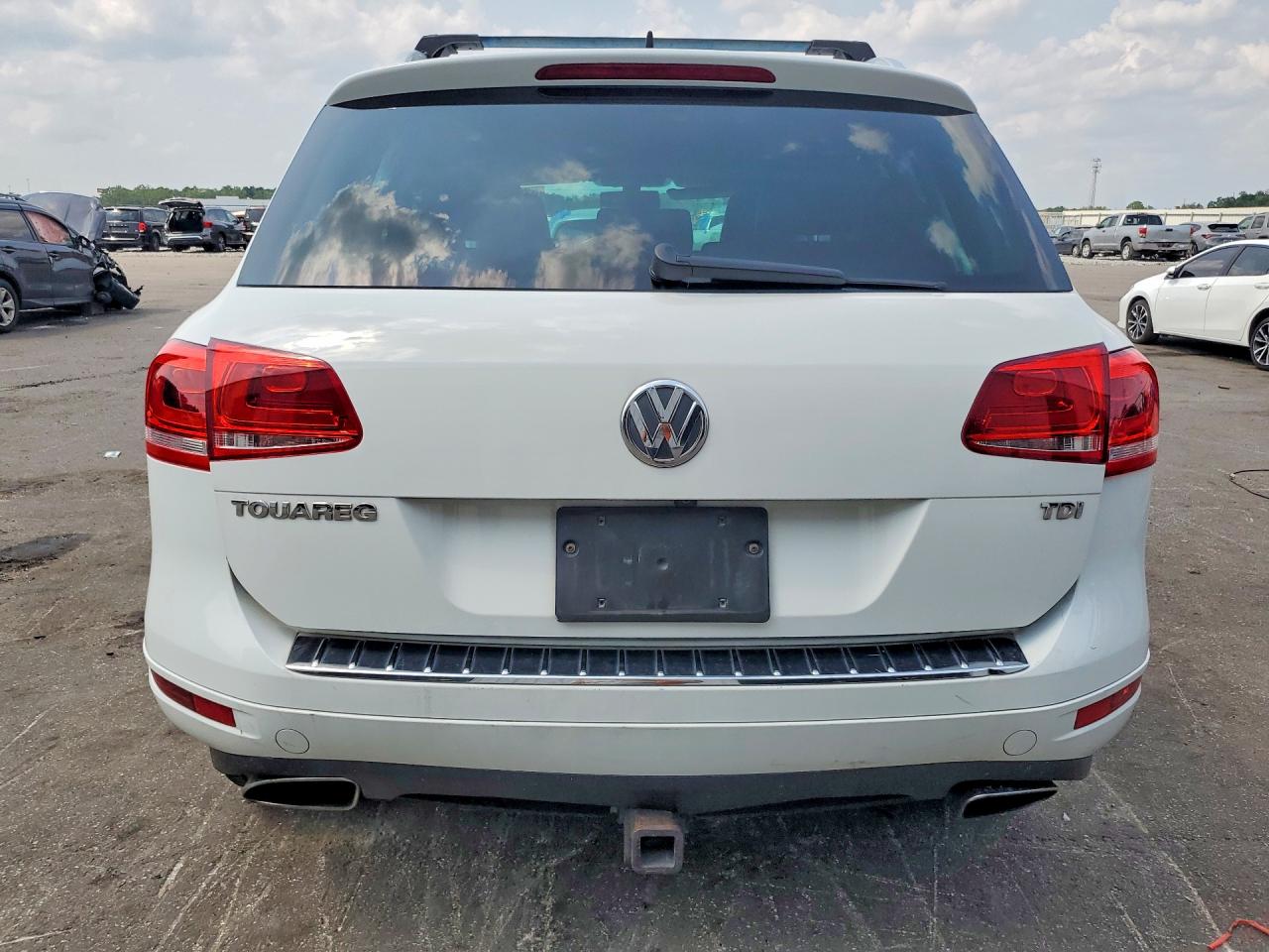 2014 Volkswagen Touareg V6 Tdi White vin: WVGEP9BP0ED007915