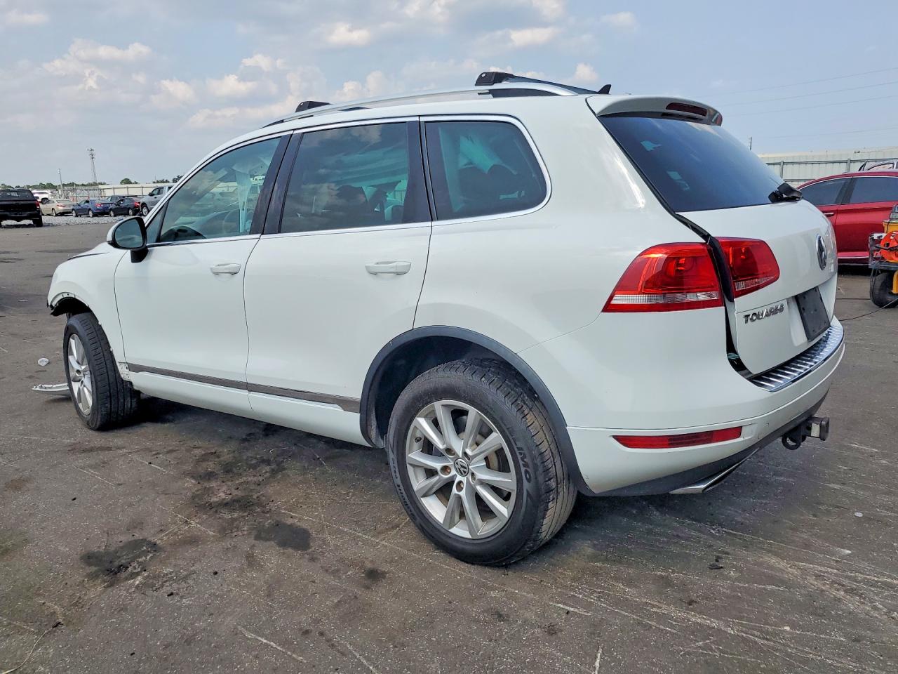 2014 Volkswagen Touareg V6 Tdi White vin: WVGEP9BP0ED007915