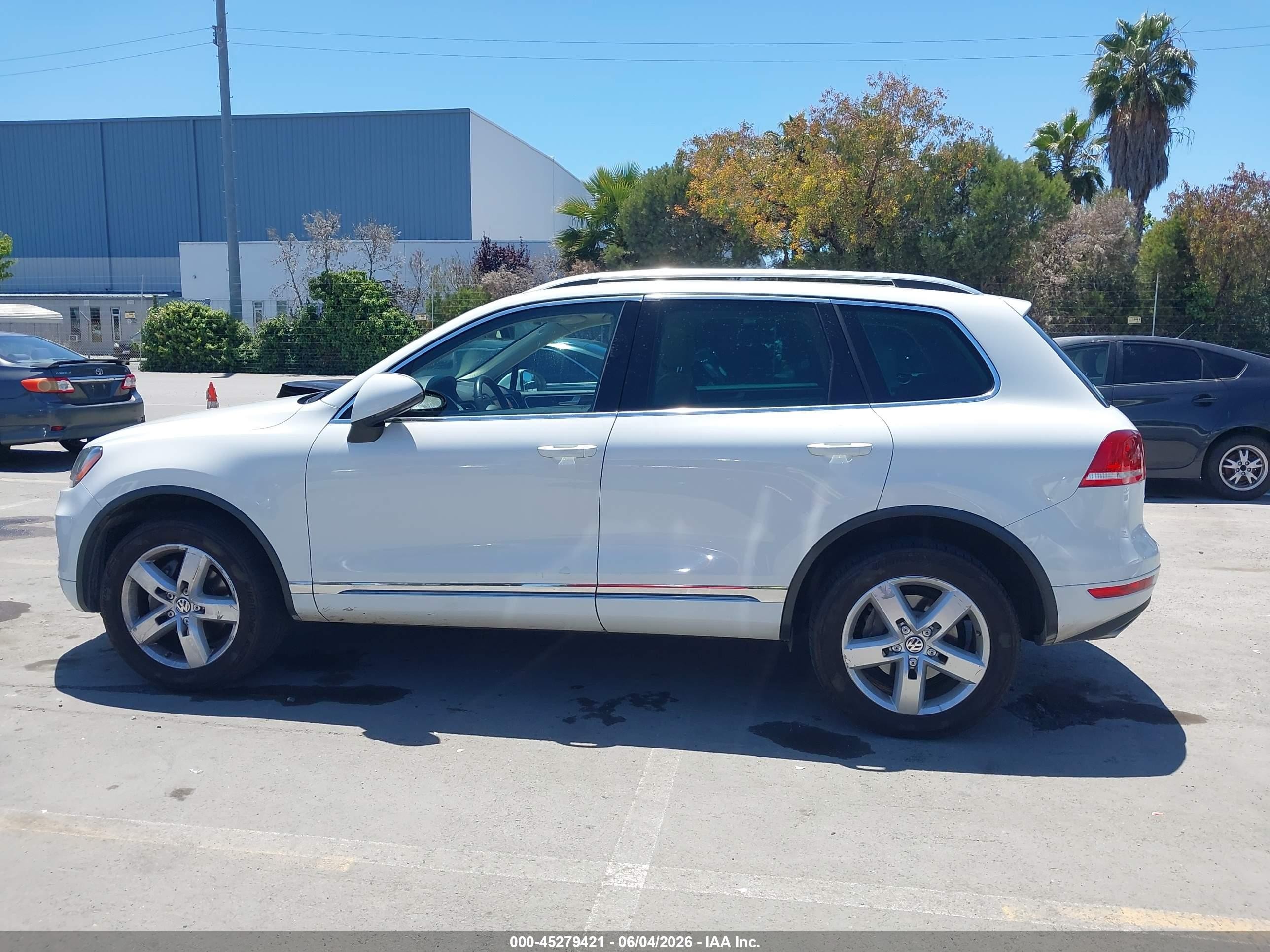 2014 Volkswagen Touareg Tdi Lux White vin: WVGEP9BP0ED013293