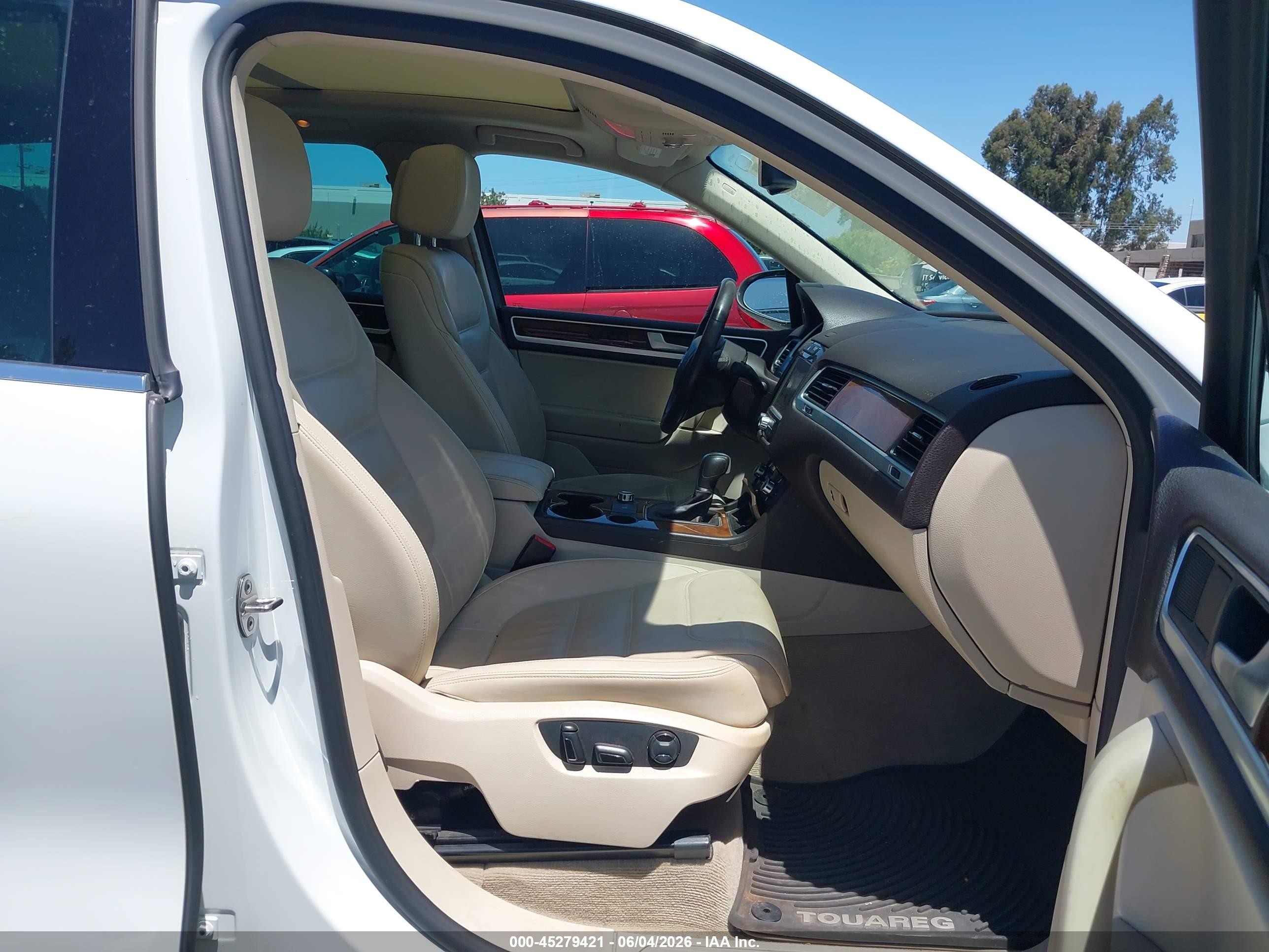 2014 Volkswagen Touareg Tdi Lux White vin: WVGEP9BP0ED013293