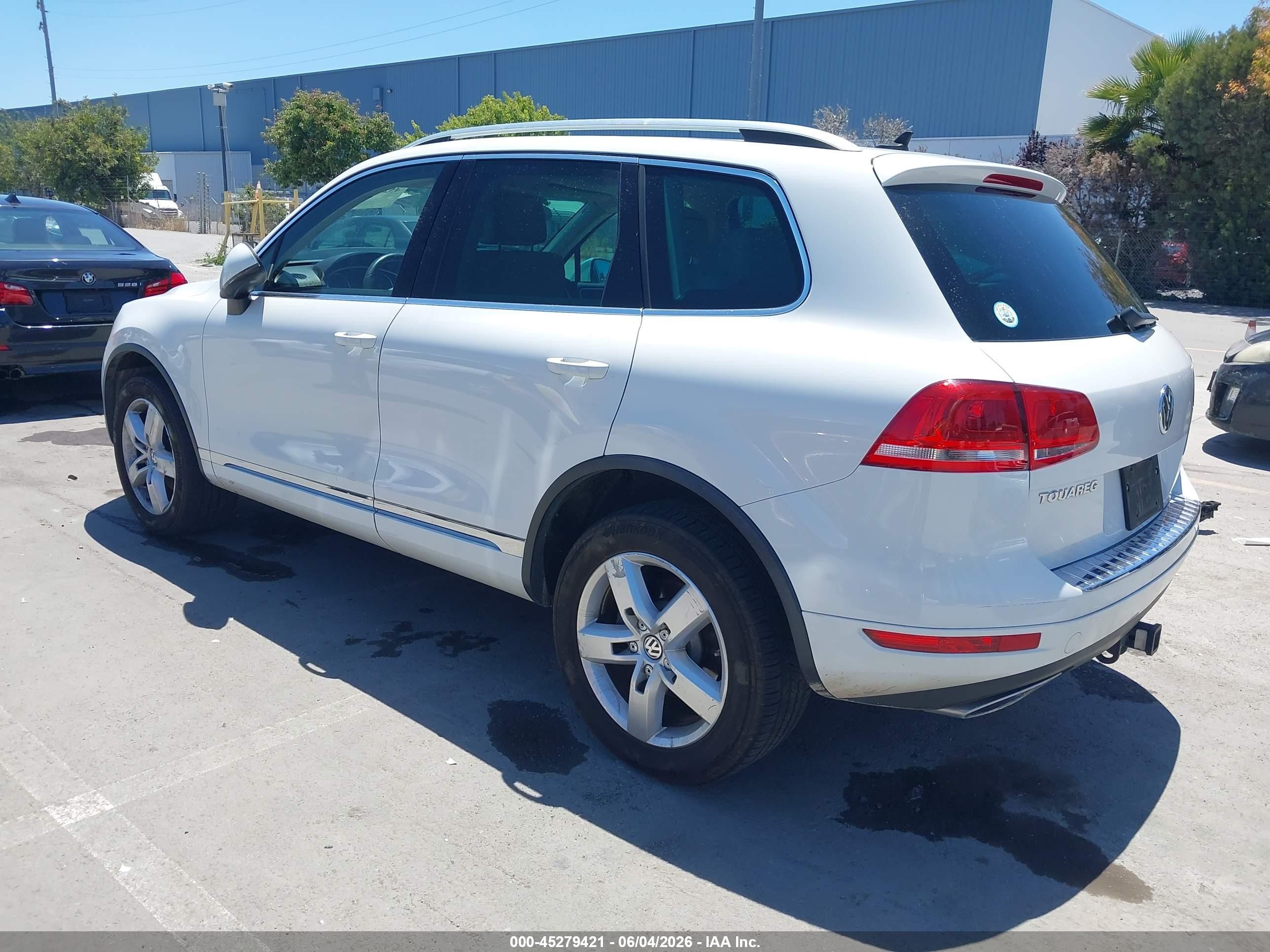 2014 Volkswagen Touareg Tdi Lux White vin: WVGEP9BP0ED013293