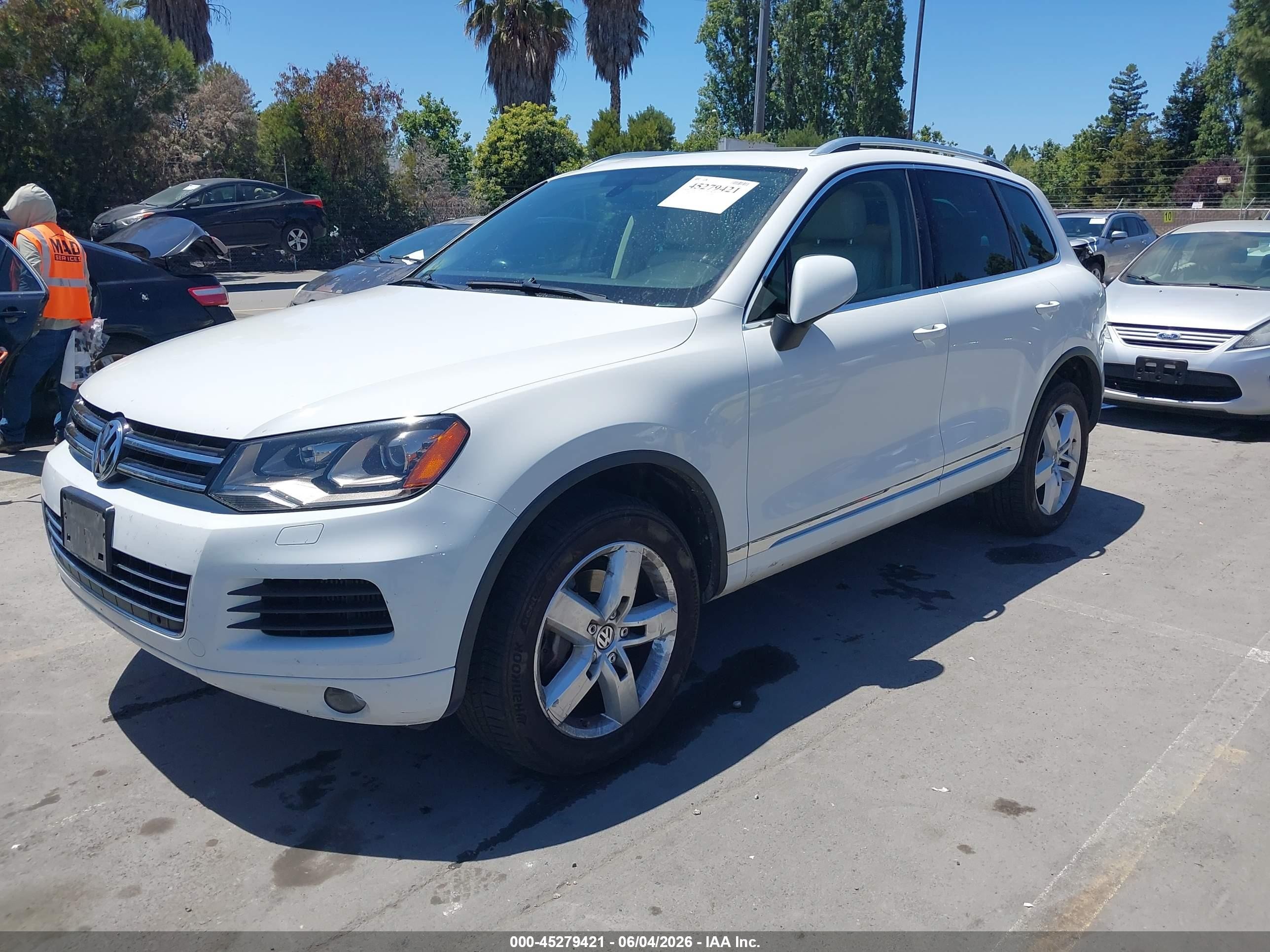 2014 Volkswagen Touareg Tdi Lux White vin: WVGEP9BP0ED013293