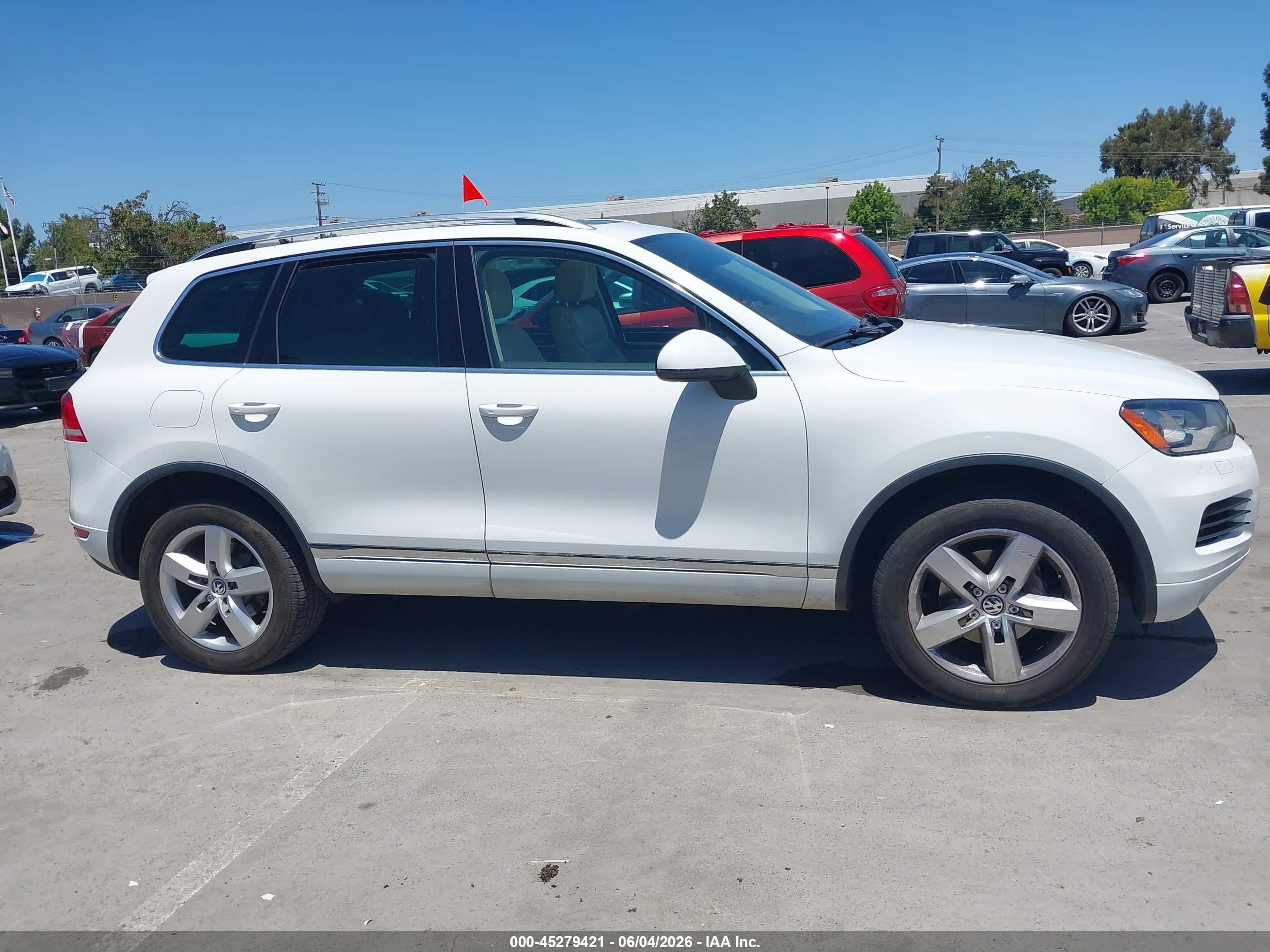 2014 Volkswagen Touareg Tdi Lux White vin: WVGEP9BP0ED013293