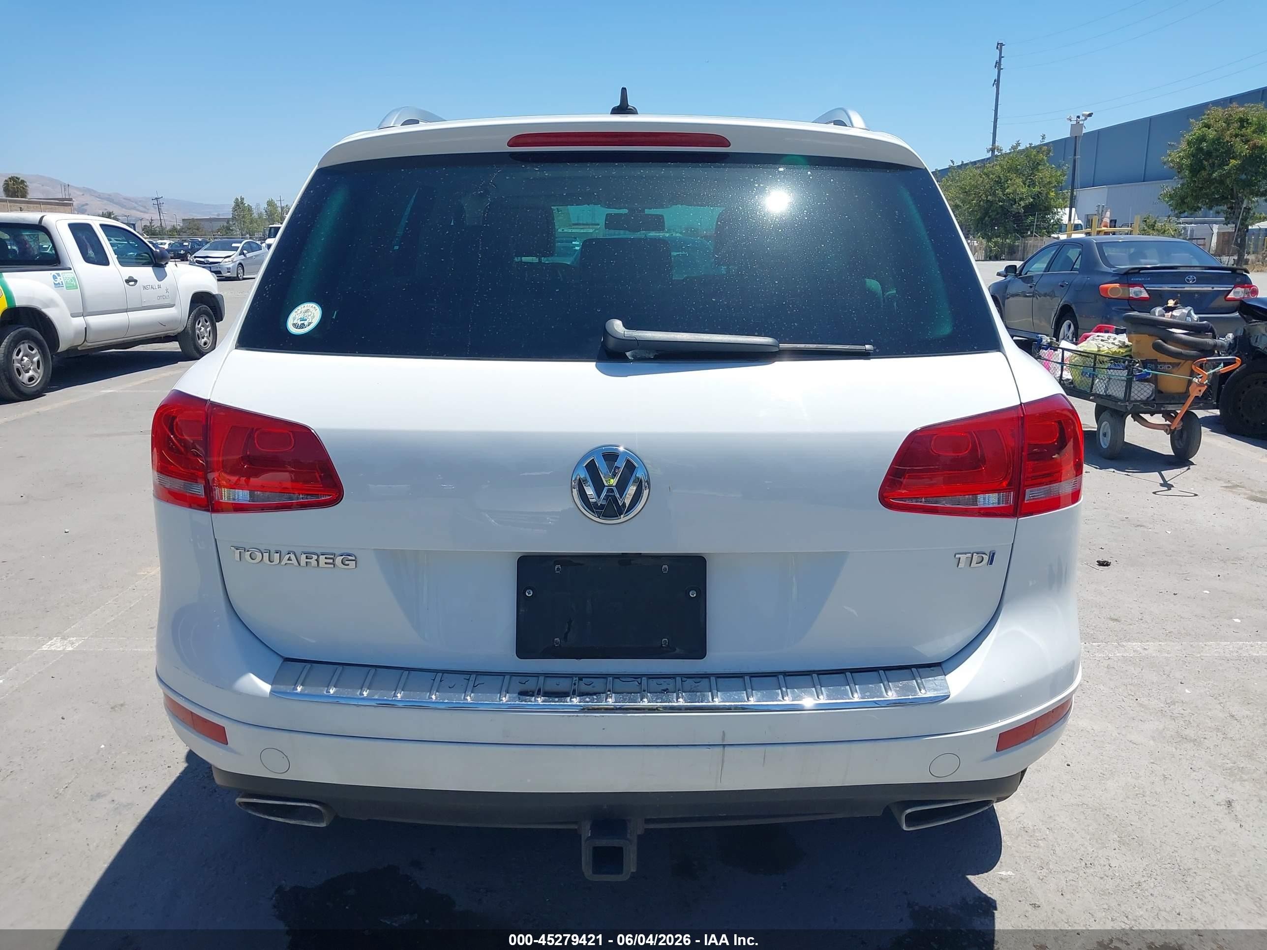 2014 Volkswagen Touareg Tdi Lux White vin: WVGEP9BP0ED013293