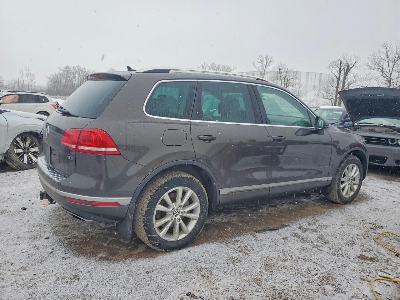 2015 Volkswagen Touareg V6 Tdi Brown vin: WVGEP9BP0FD002814