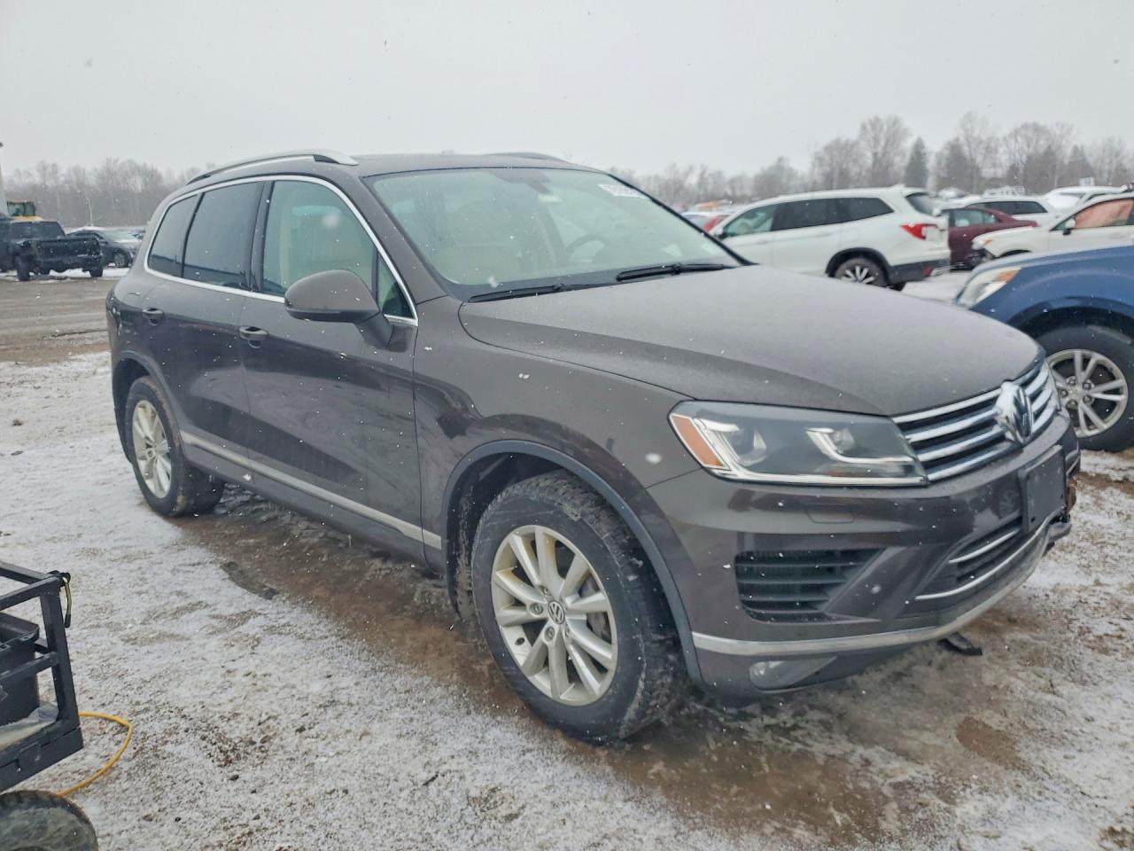 2015 Volkswagen Touareg V6 Tdi Brown vin: WVGEP9BP0FD002814