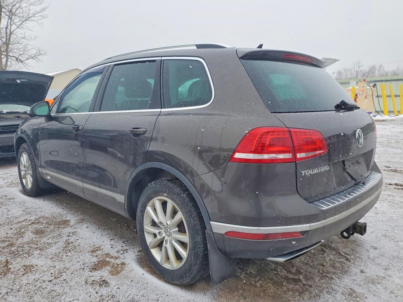 2015 Volkswagen Touareg V6 Tdi Brown vin: WVGEP9BP0FD002814