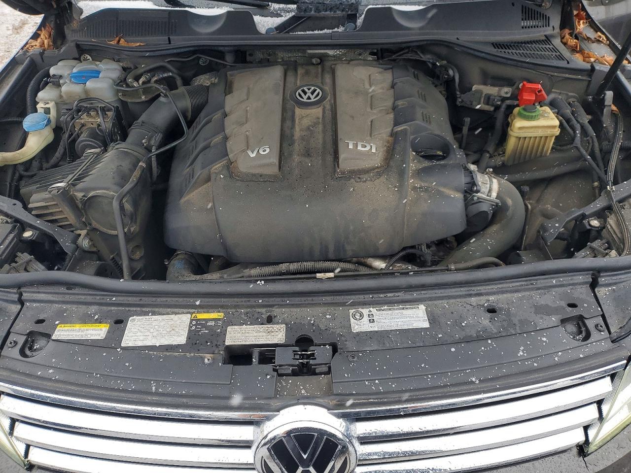 2015 Volkswagen Touareg V6 Tdi Brown vin: WVGEP9BP0FD002814