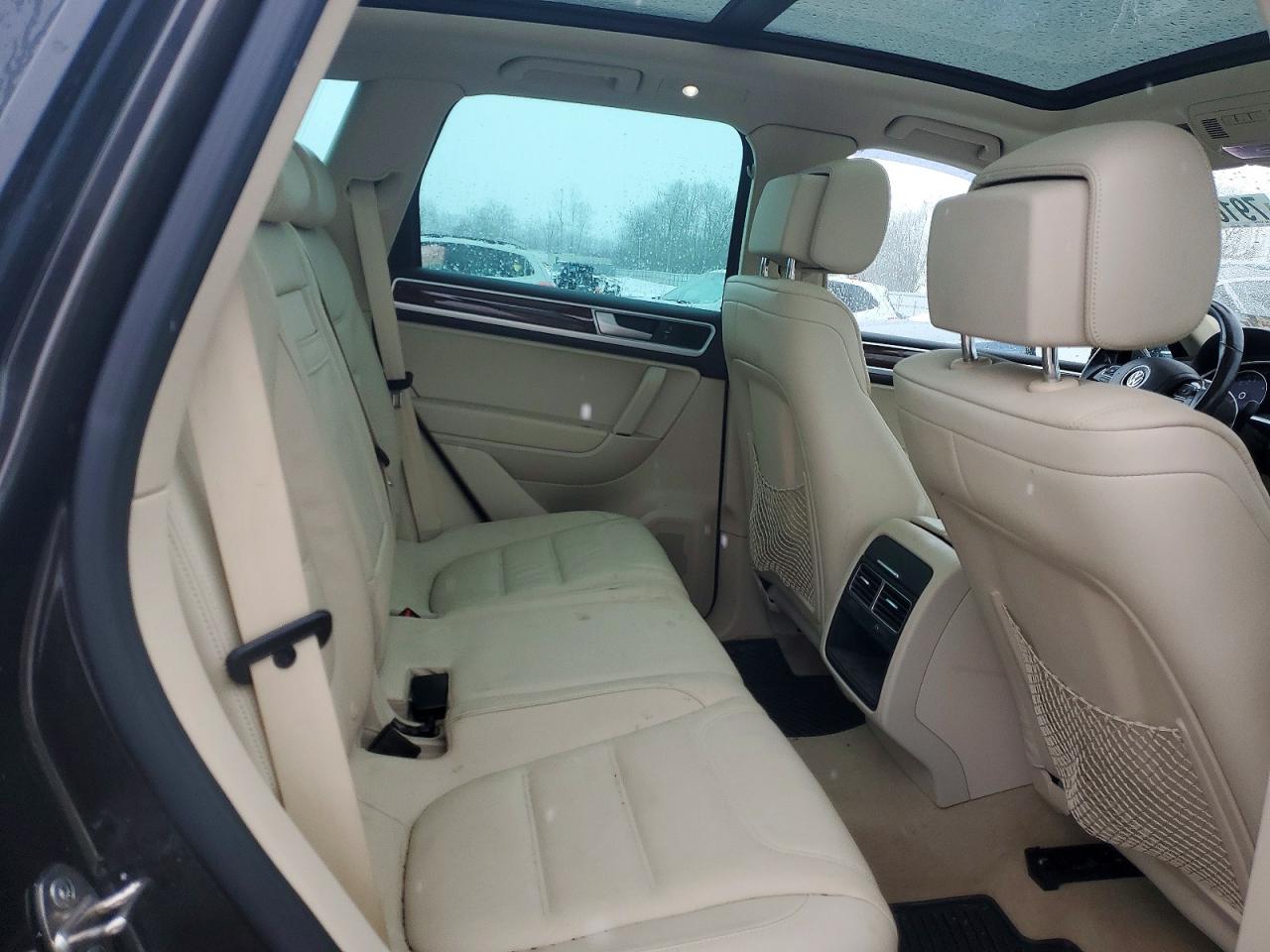 2015 Volkswagen Touareg V6 Tdi Brown vin: WVGEP9BP0FD002814