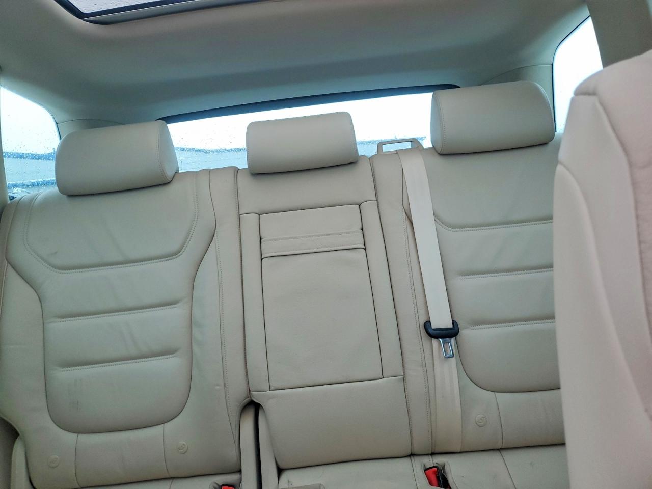 2015 Volkswagen Touareg V6 Tdi Brown vin: WVGEP9BP0FD002814