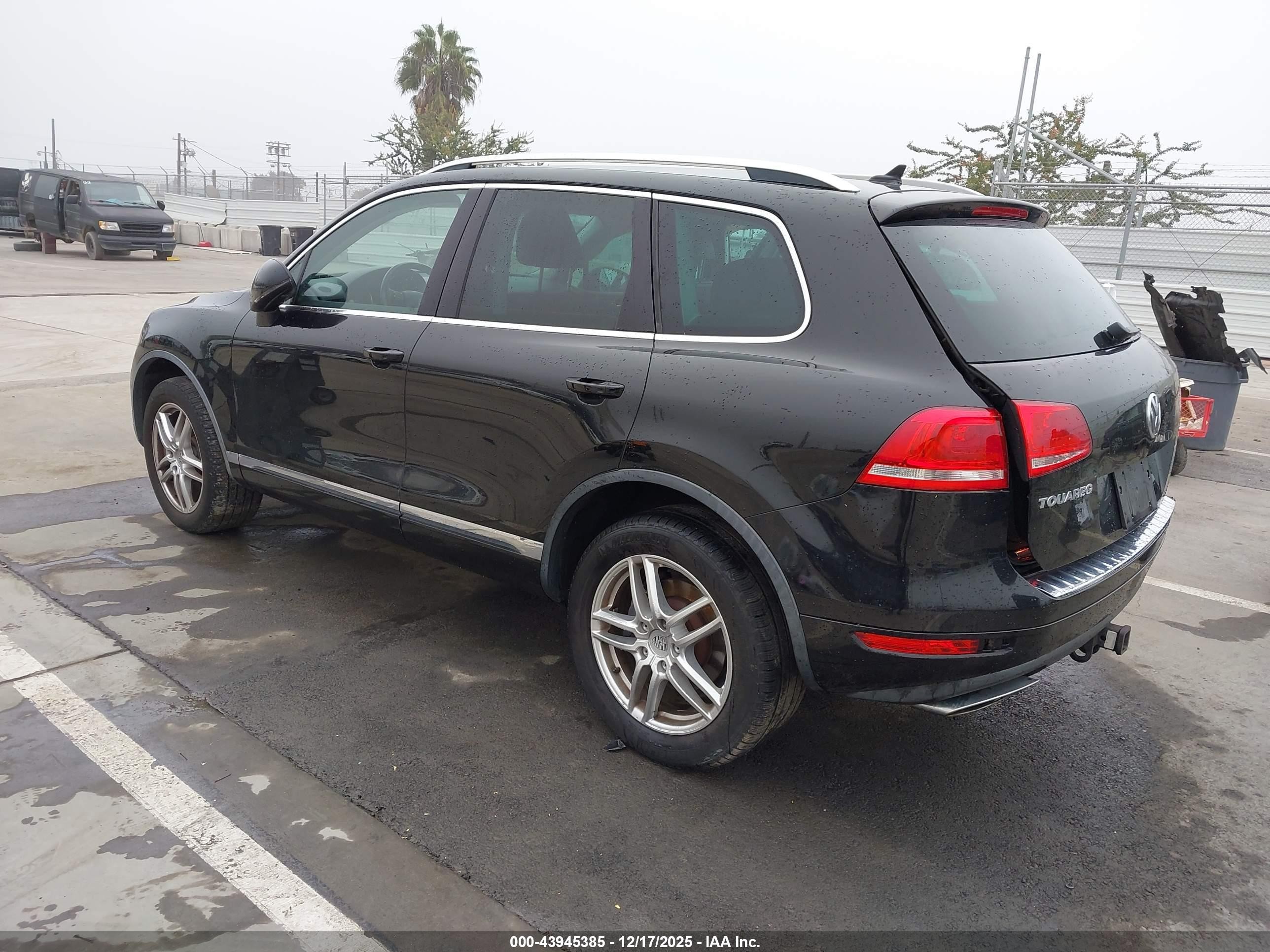 2014 Volkswagen Touareg Tdi Sport Black vin: WVGEP9BP1ED000858