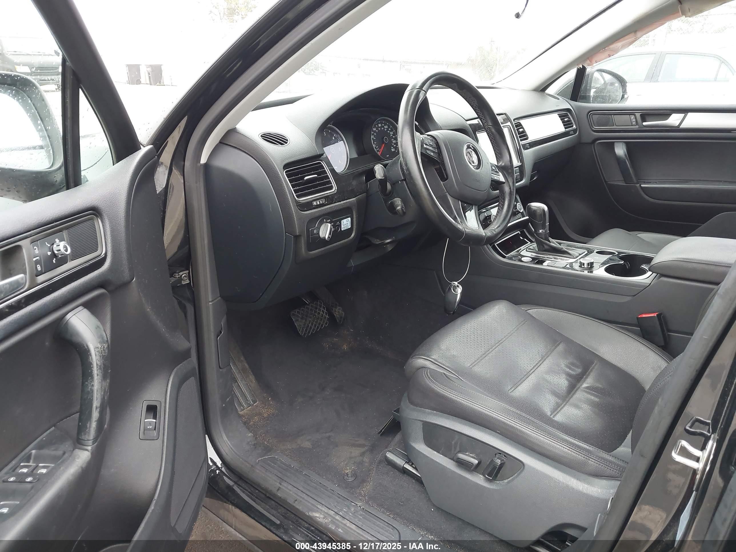 2014 Volkswagen Touareg Tdi Sport Black vin: WVGEP9BP1ED000858