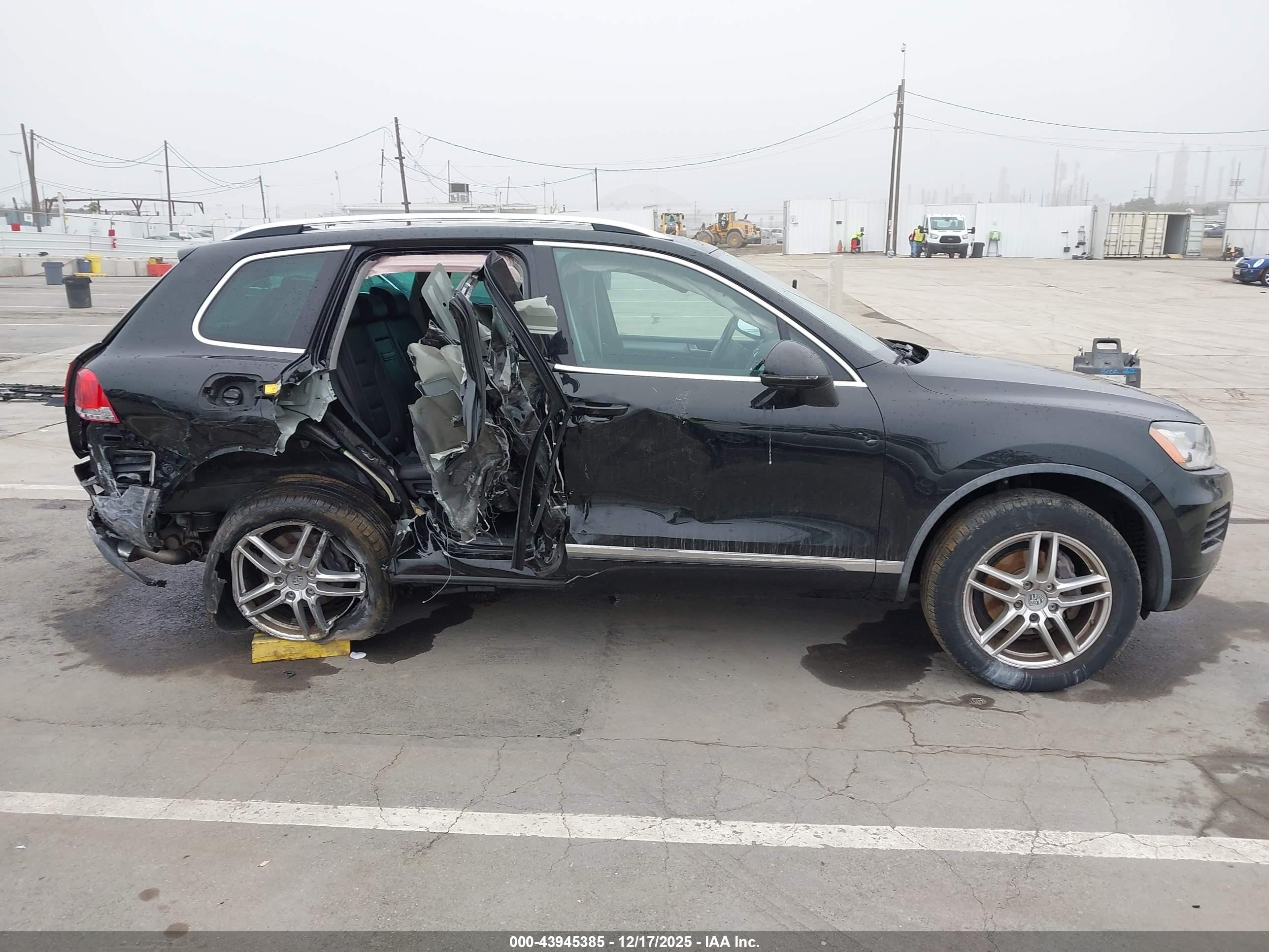 2014 Volkswagen Touareg Tdi Sport Black vin: WVGEP9BP1ED000858