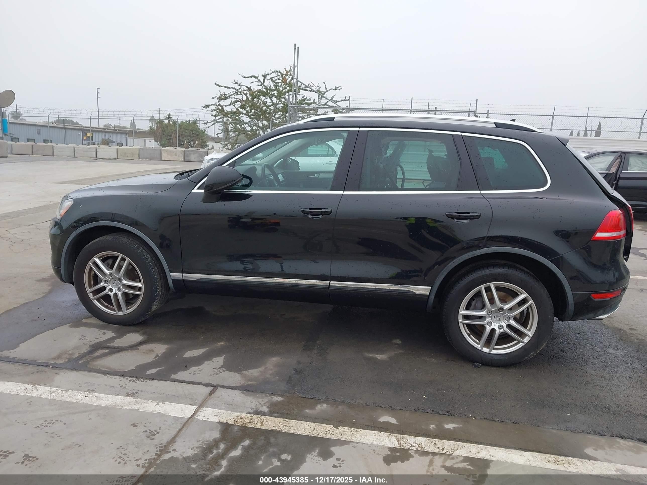 2014 Volkswagen Touareg Tdi Sport Black vin: WVGEP9BP1ED000858