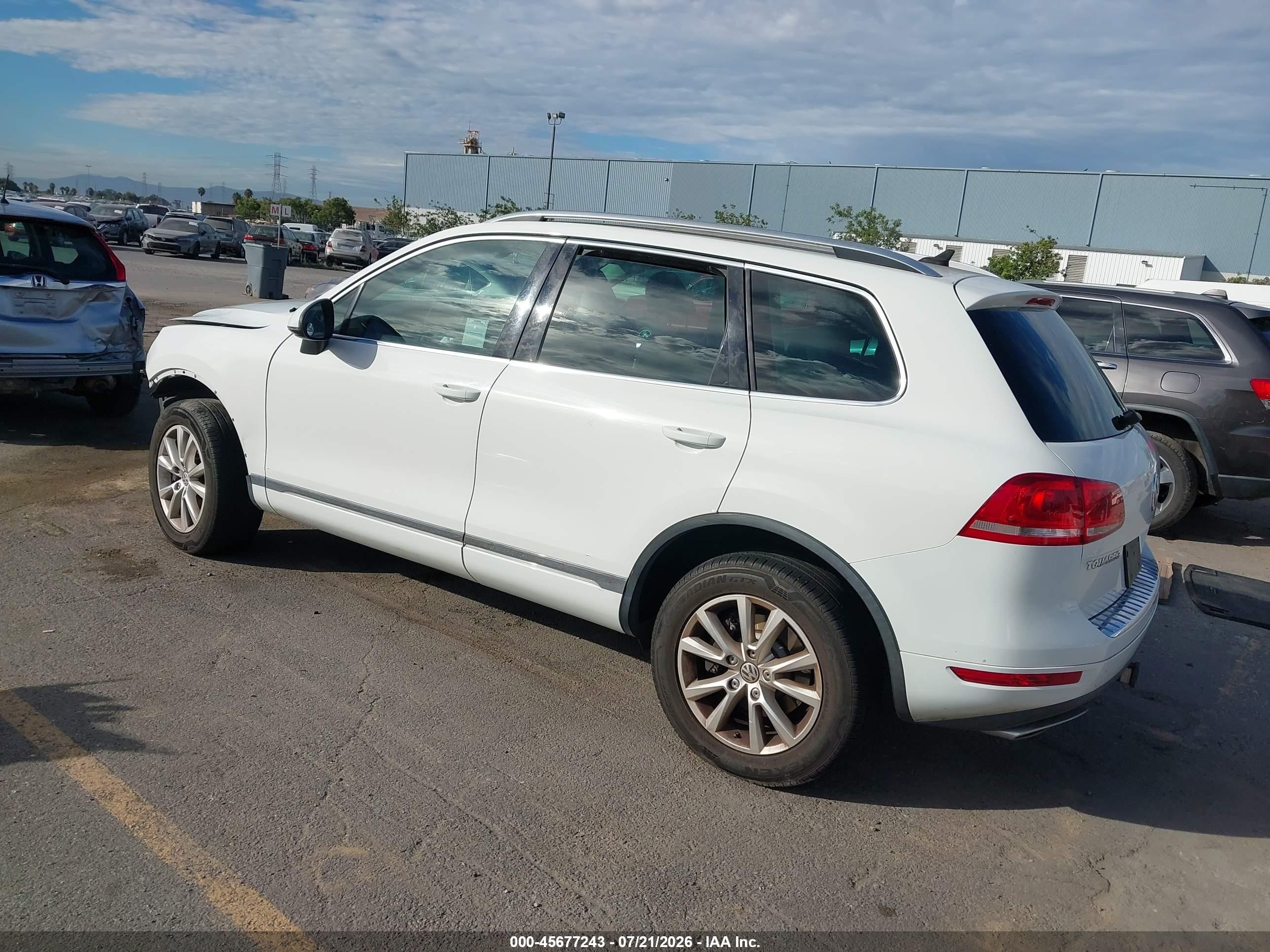 2013 Volkswagen Touareg Tdi Sport White vin: WVGEP9BP2DD013441