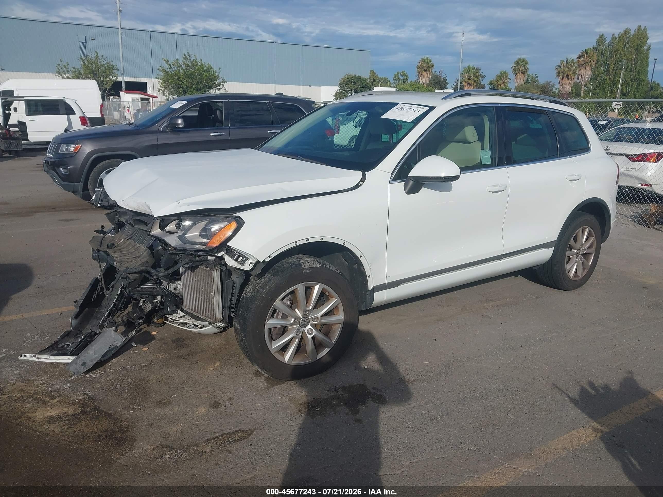2013 Volkswagen Touareg Tdi Sport White vin: WVGEP9BP2DD013441